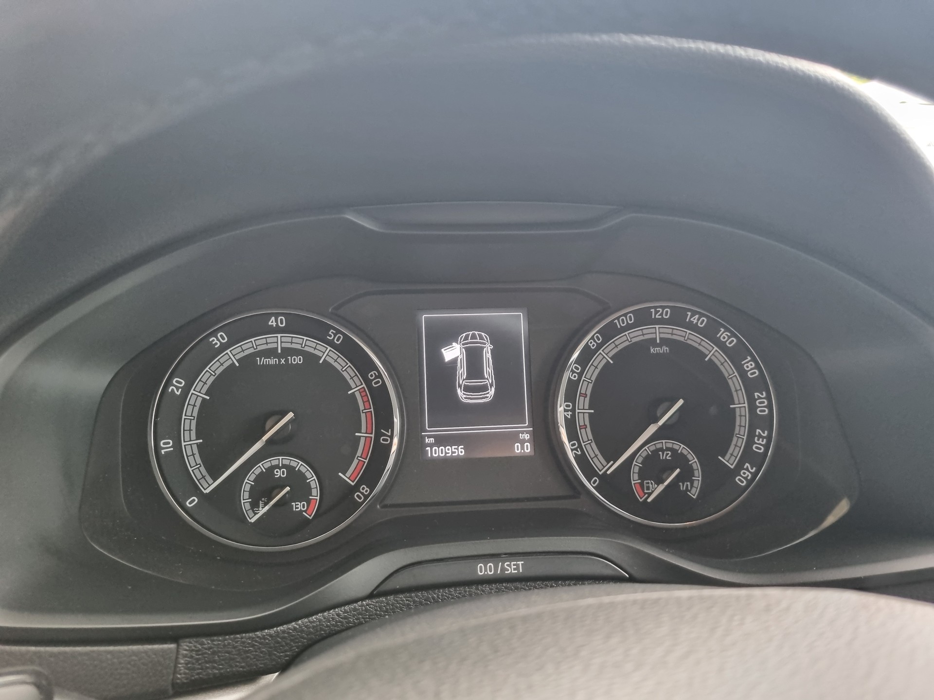 SKODA Karoq 1.5 TSI ACT Ambition DSG-image-10