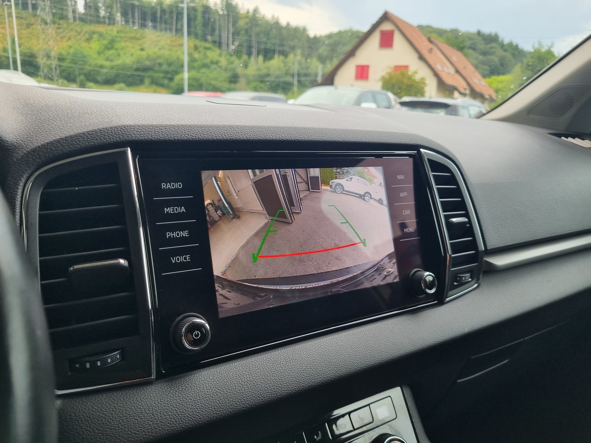 SKODA Karoq 1.5 TSI ACT Ambition DSG-image-11