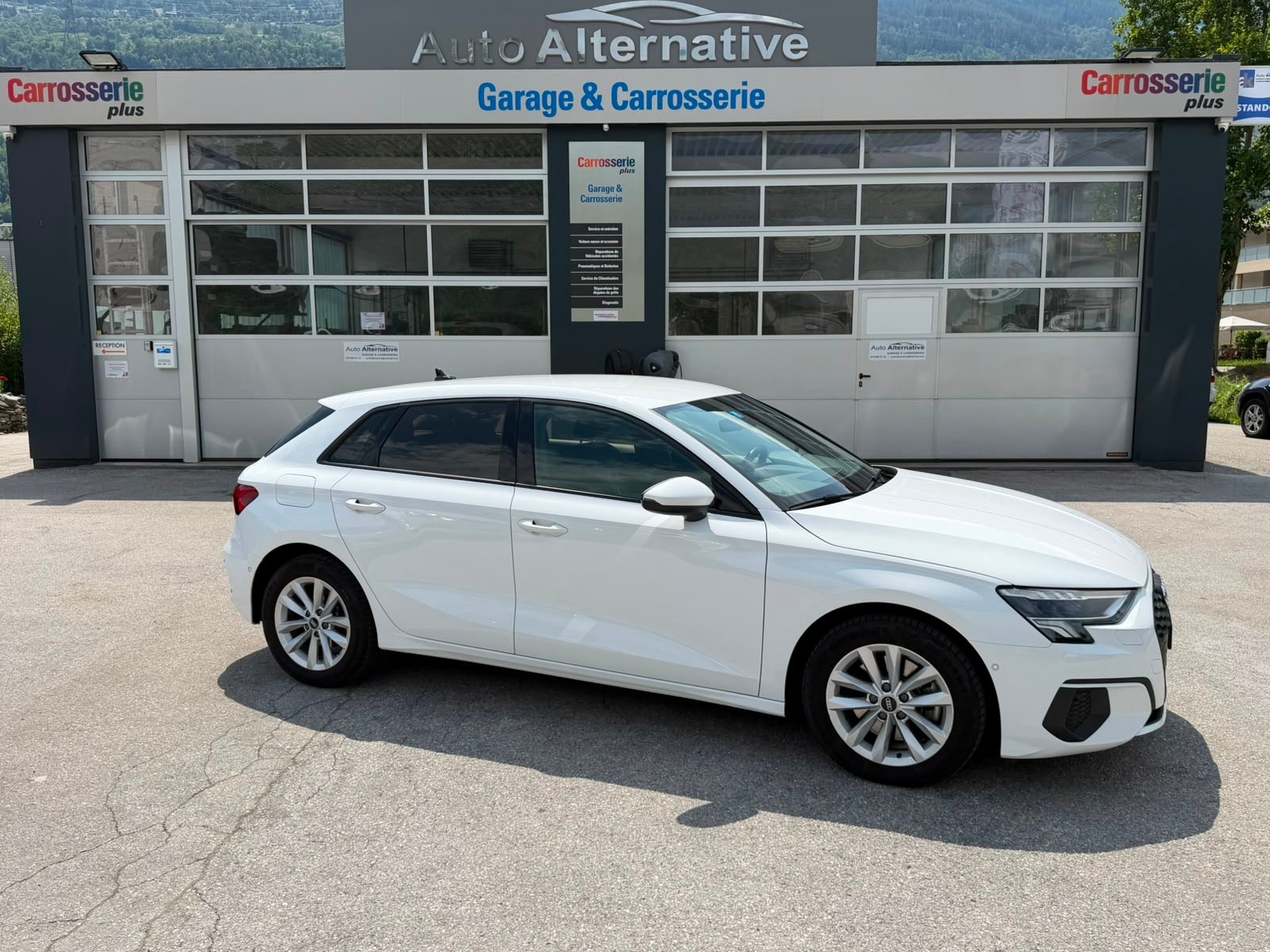 AUDI A3 Sportback 35 TFSI S line Attraction S-tronic-showroom-element-1