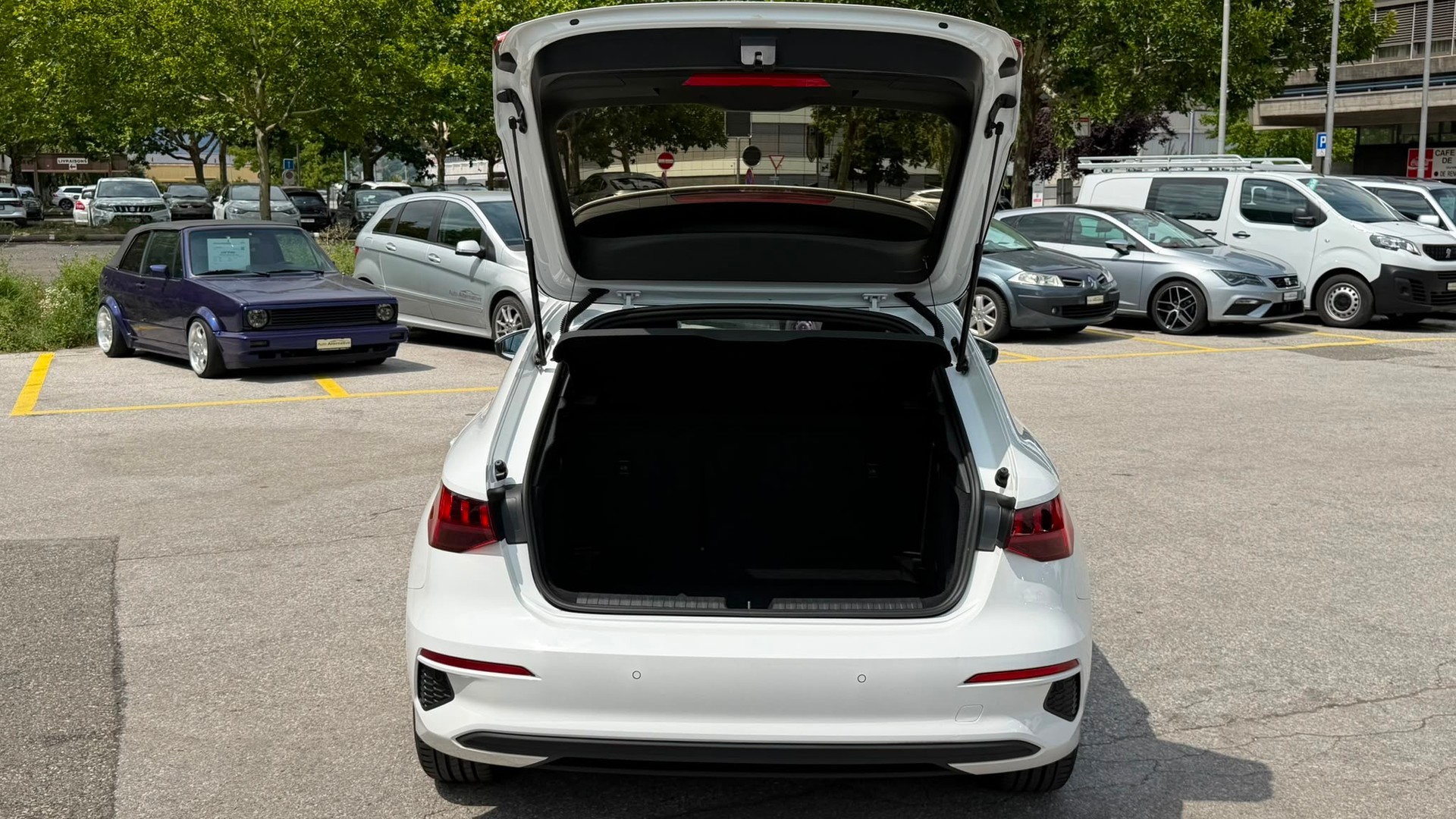 AUDI A3 Sportback 35 TFSI S line Attraction S-tronic-image-8