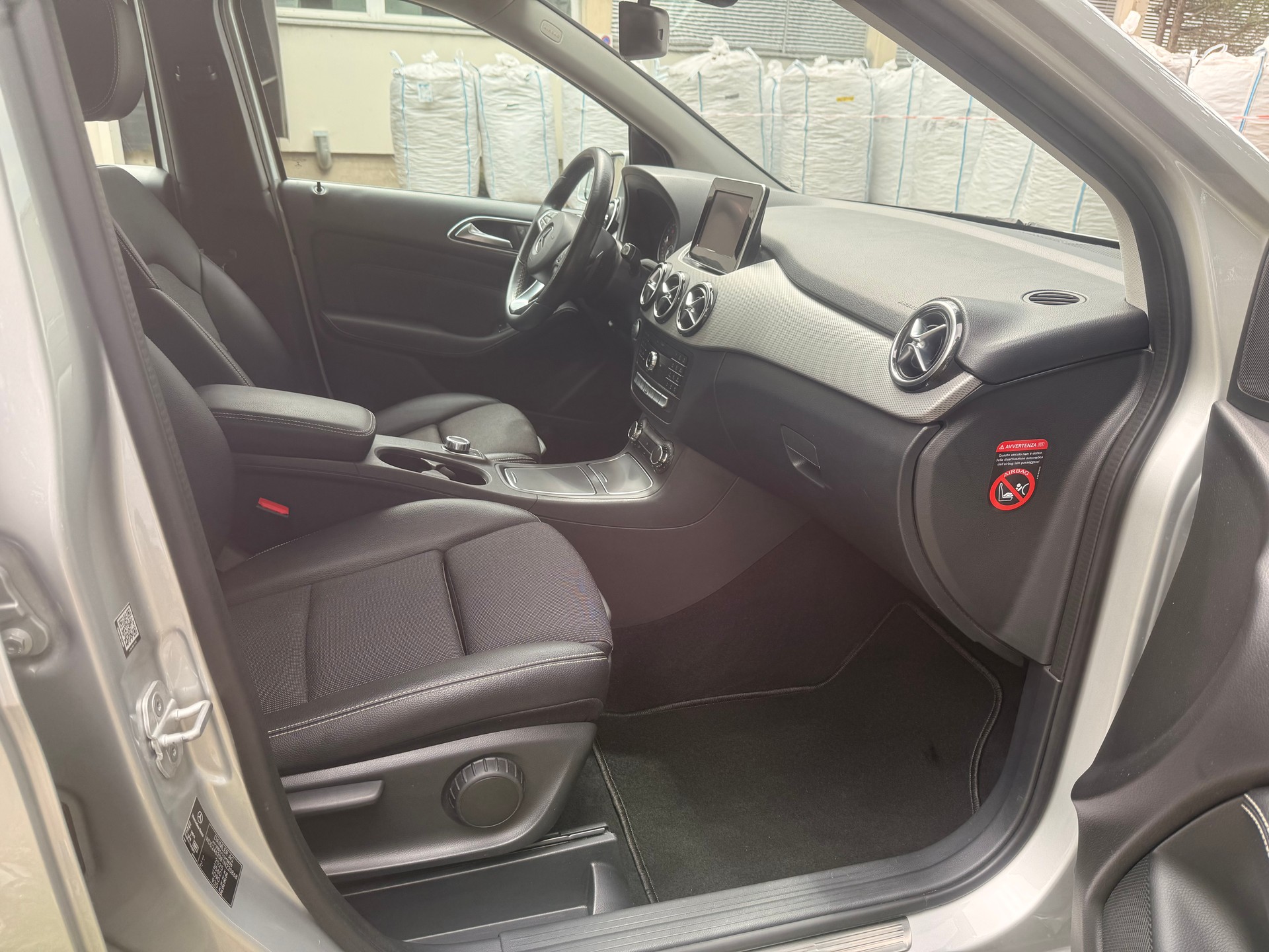 MERCEDES-BENZ B 200-image-8