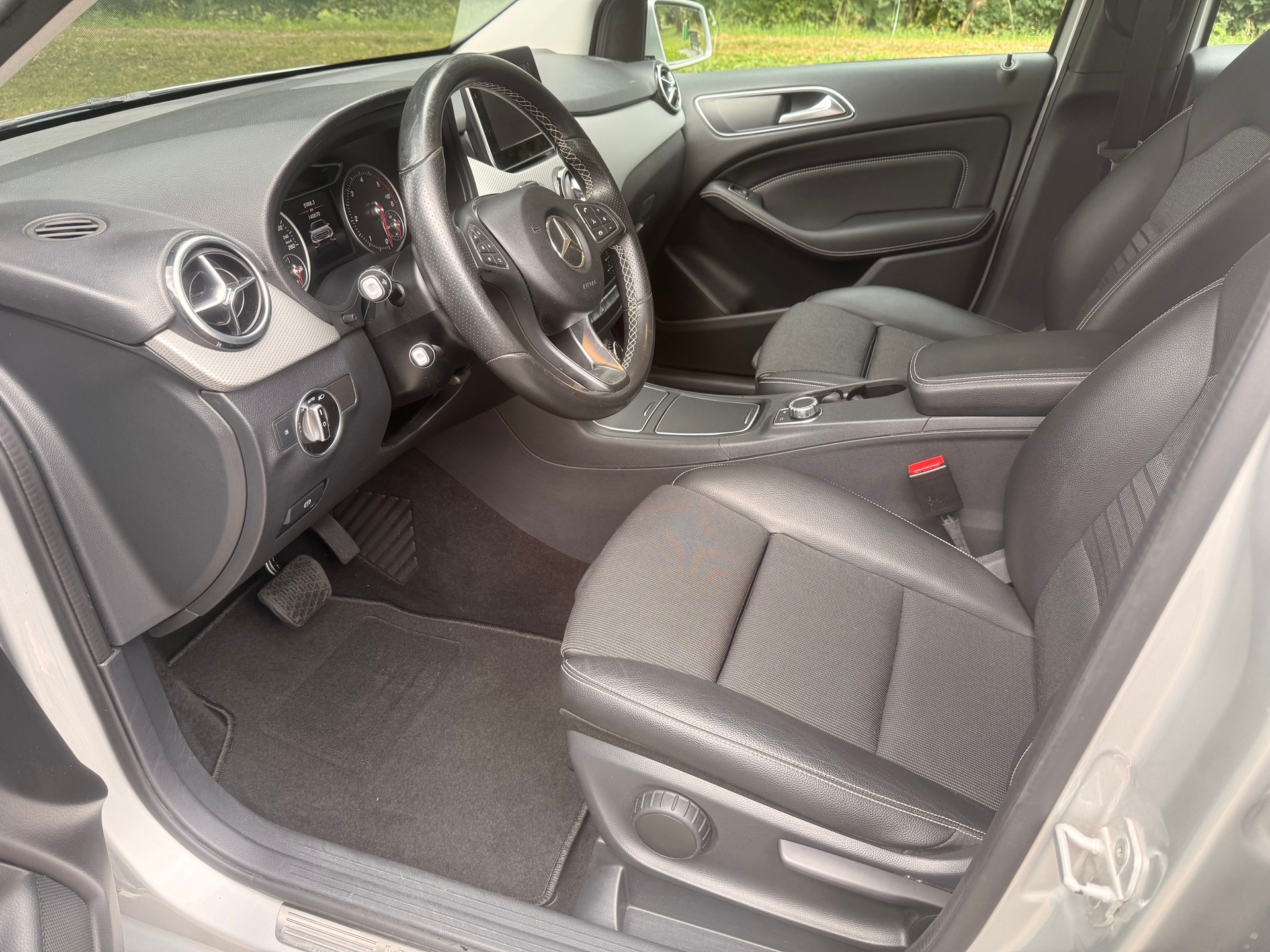MERCEDES-BENZ B 200-image-7