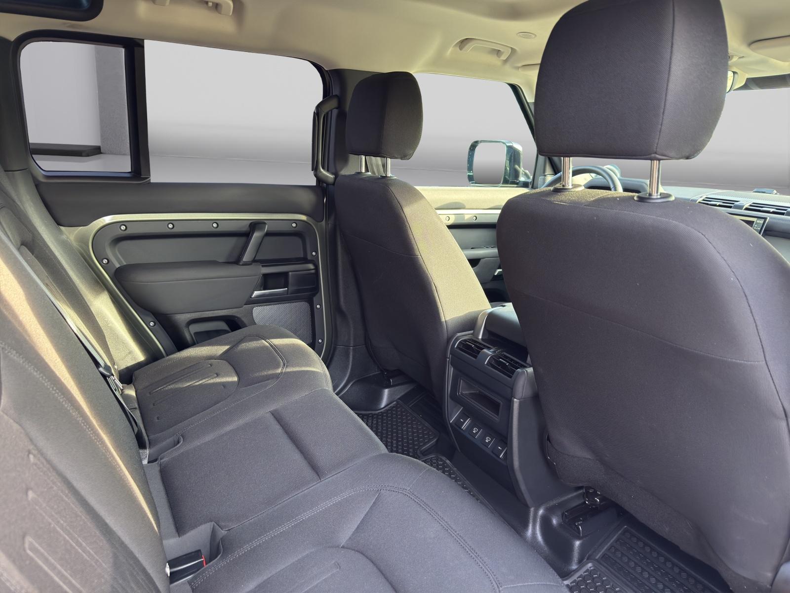LAND ROVER Defender 110 3.0 D I6 250 mit Anhängerkupplung 3'500 kg-image-15