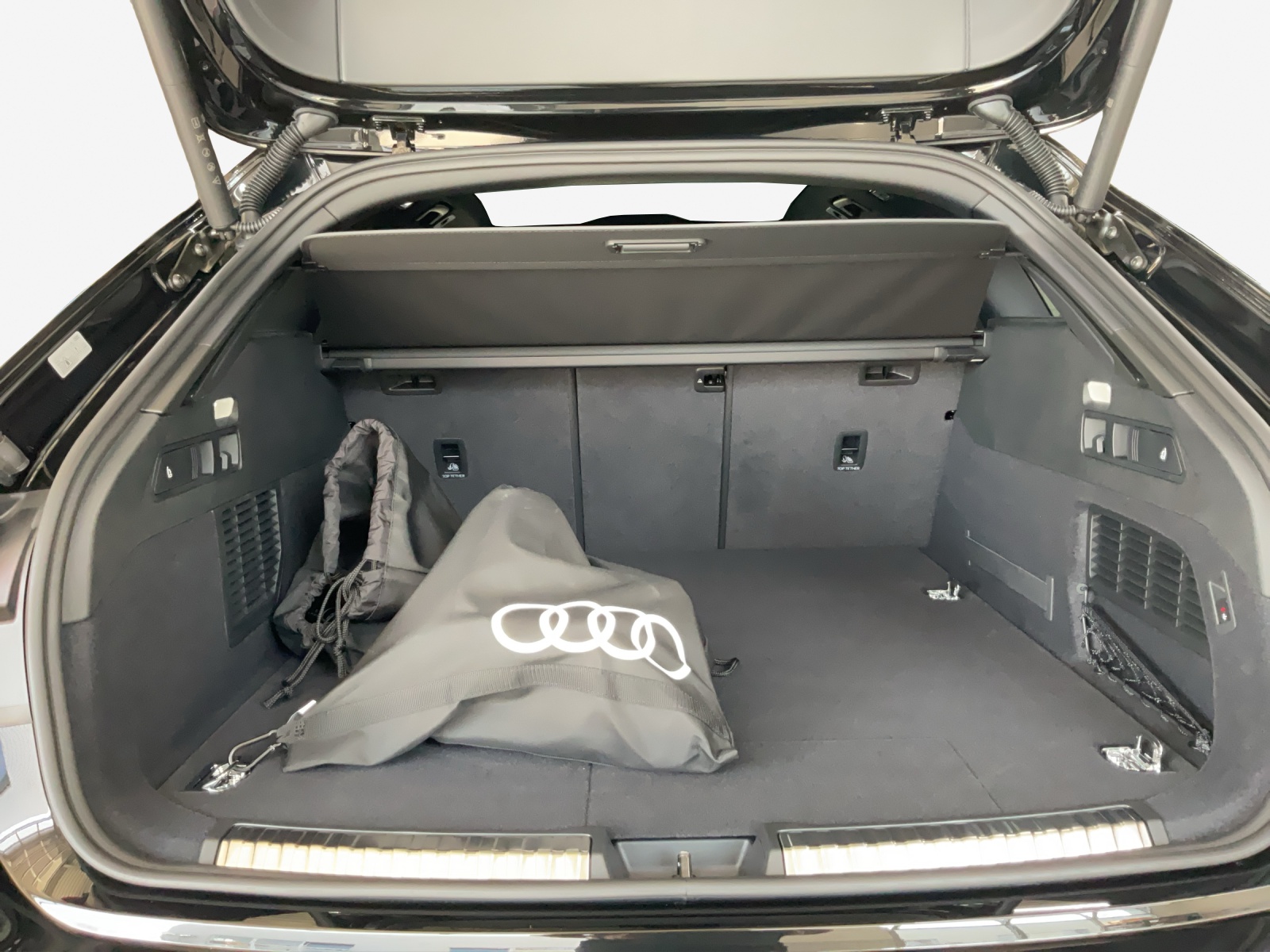 AUDI A5 Avant e-hybrid quattro 270 kW S tronic-image-12