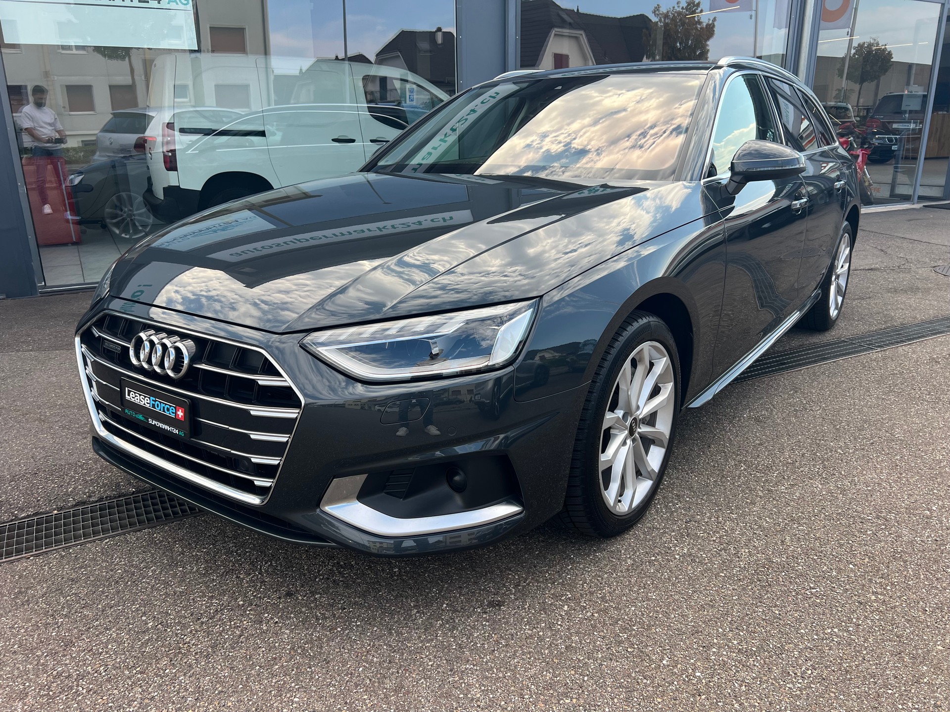 AUDI A4 Avant 40 TDI advanced quattro S-tronic-showroom-element-1