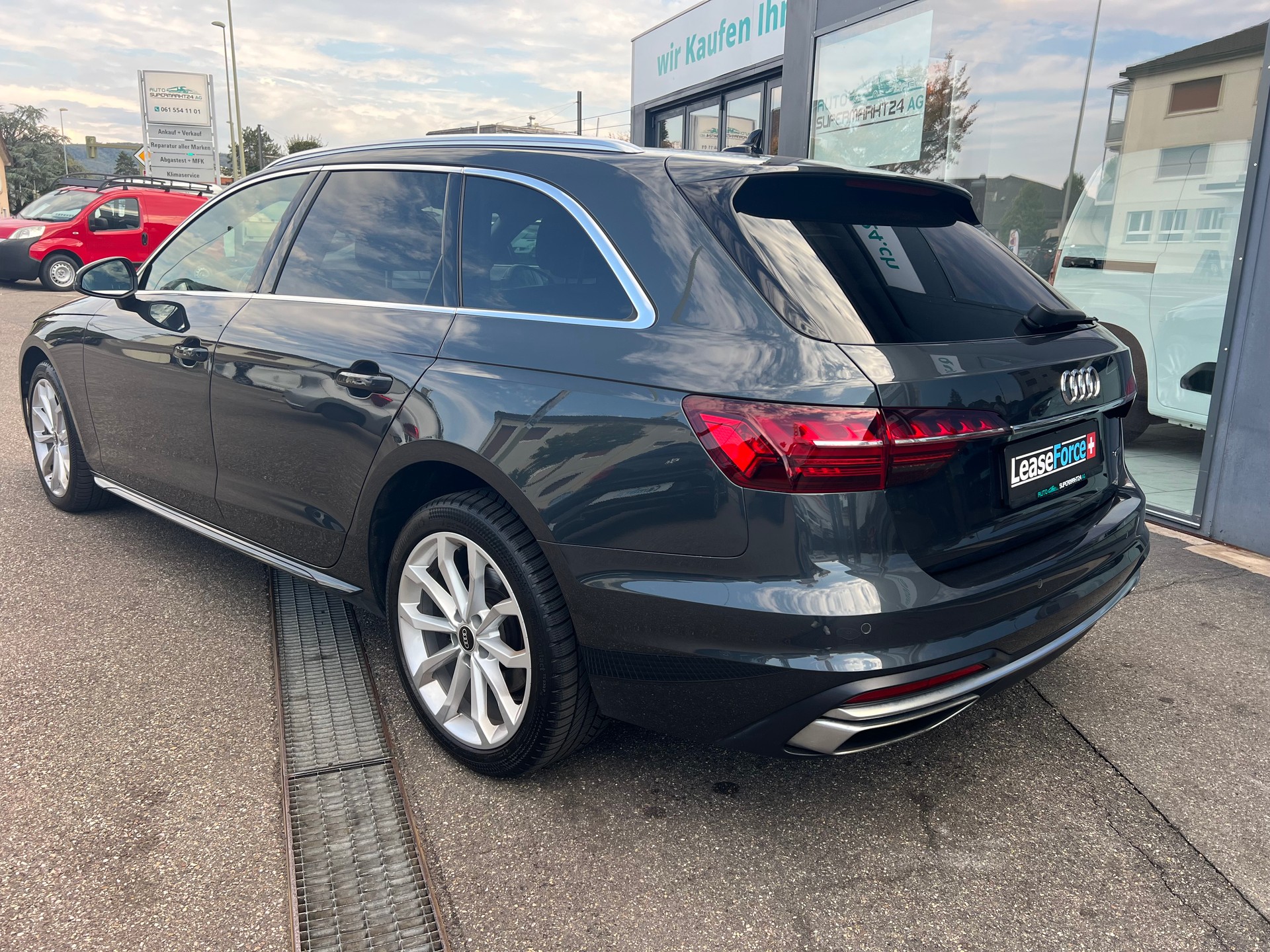 AUDI A4 Avant 40 TDI advanced quattro S-tronic-showroom-element-3