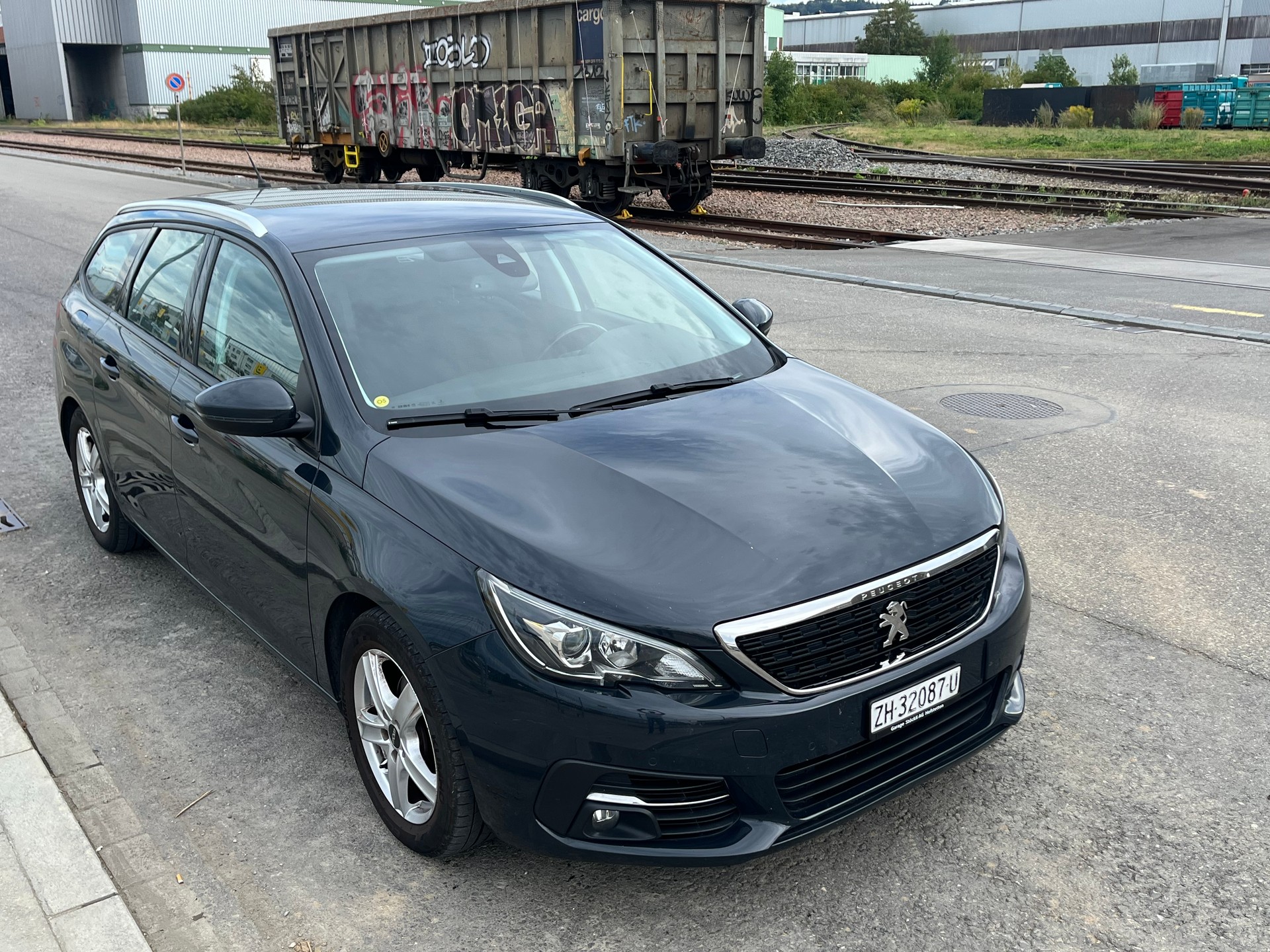 PEUGEOT 308 SW 1.6 BlueHDI Business Line EAT6