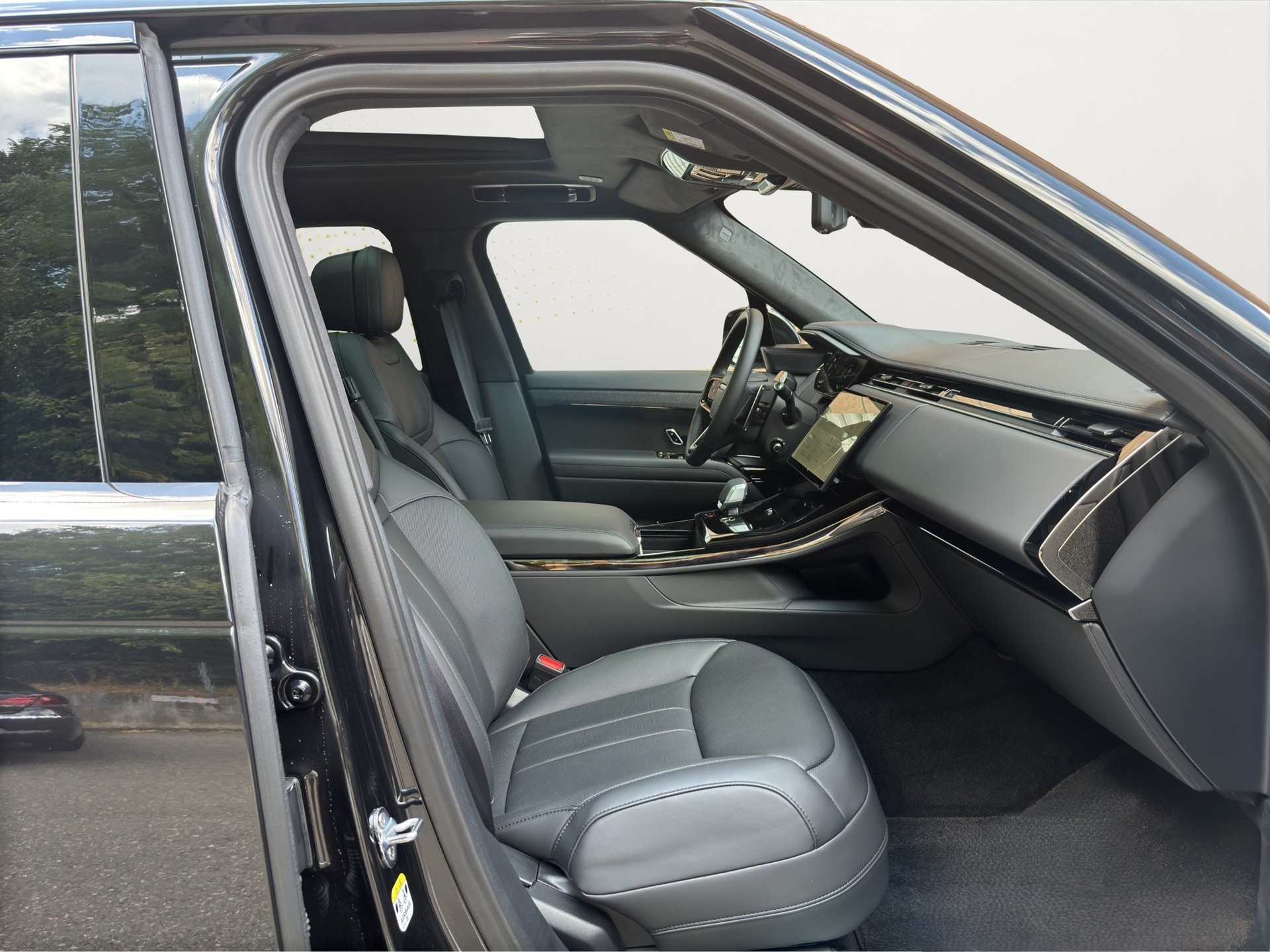 LAND ROVER RR Sport P550e Autobigraphy Black Pack 4x4 AHK-image-11