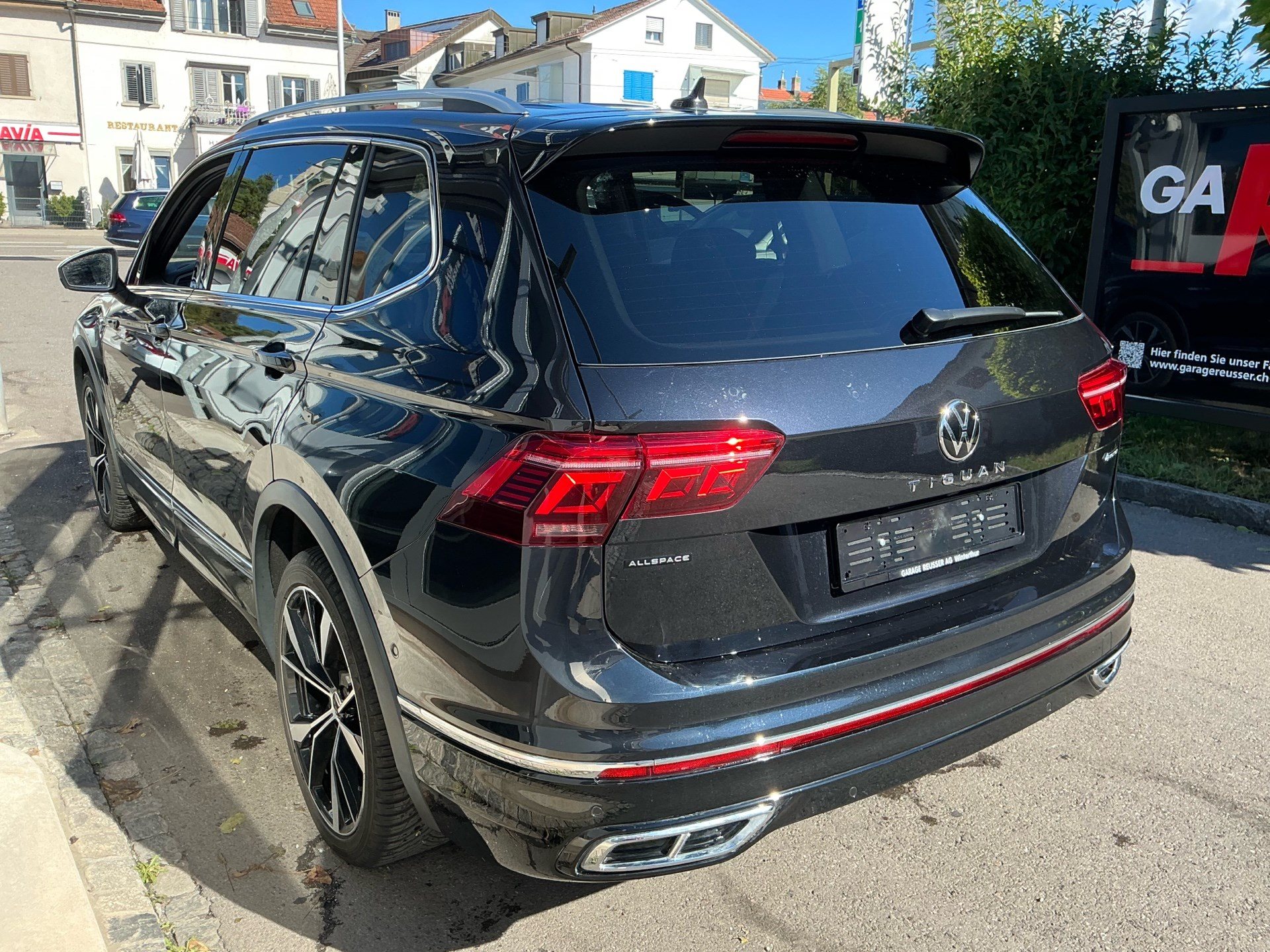 VW Tiguan Allspace R-Line 4Motion *** PANORAMADACH & 7 PLÄTZER ***-image-5