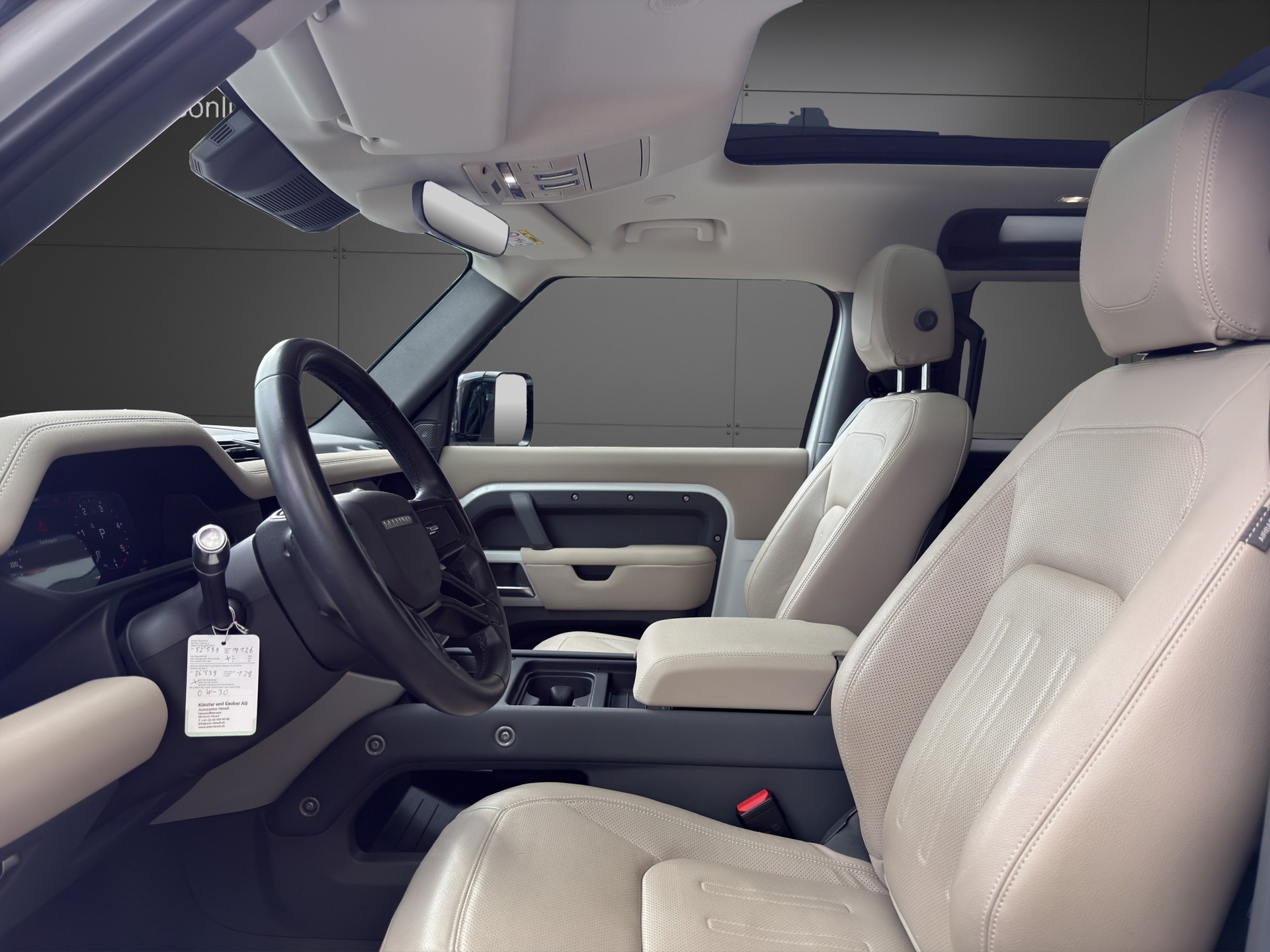 LAND ROVER Defender 90 3.0D I6 250 SE AT8-image-4