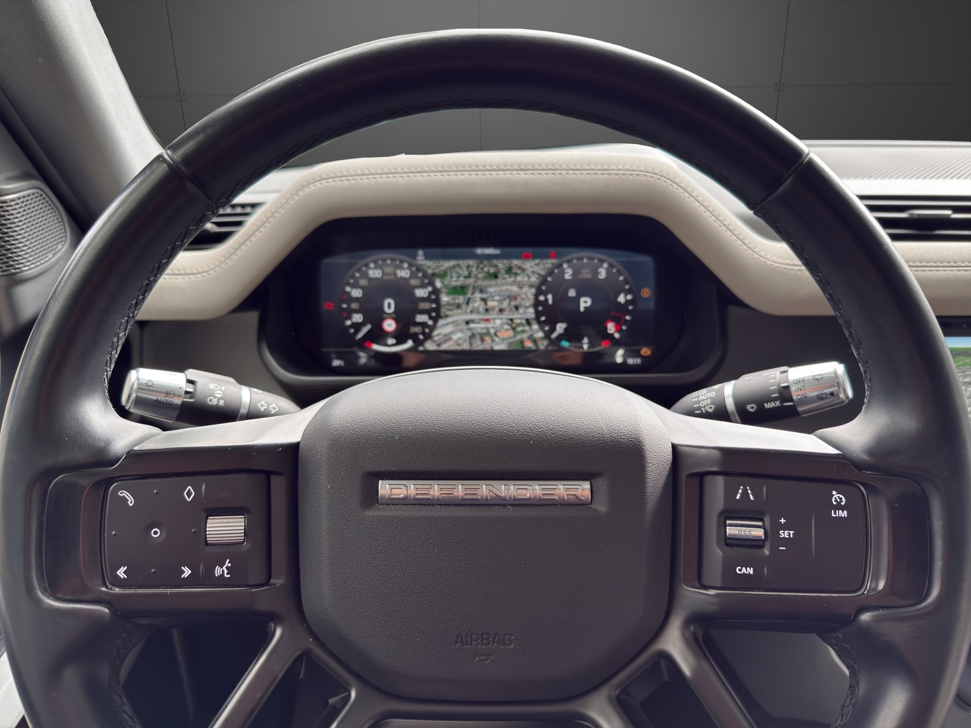 LAND ROVER Defender 90 3.0D I6 250 SE AT8-image-10