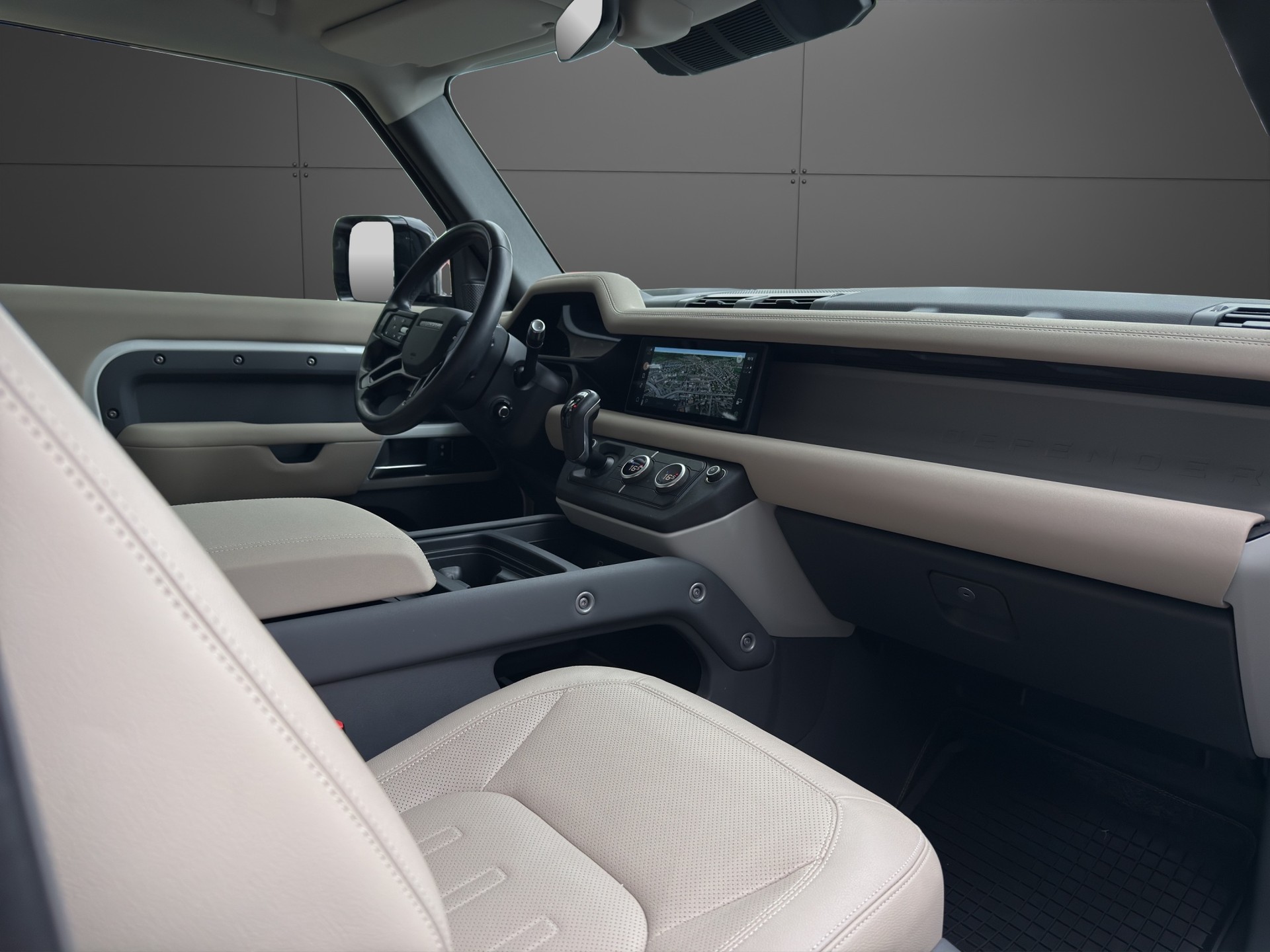LAND ROVER Defender 90 3.0D I6 250 SE AT8-image-8