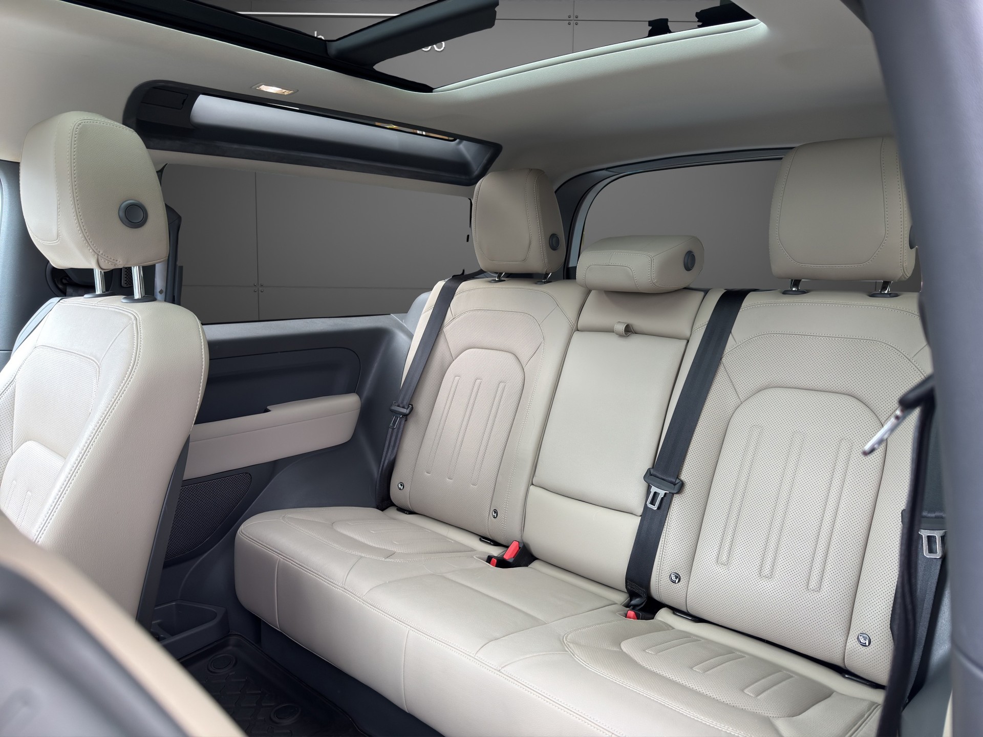 LAND ROVER Defender 90 3.0D I6 250 SE AT8-image-6