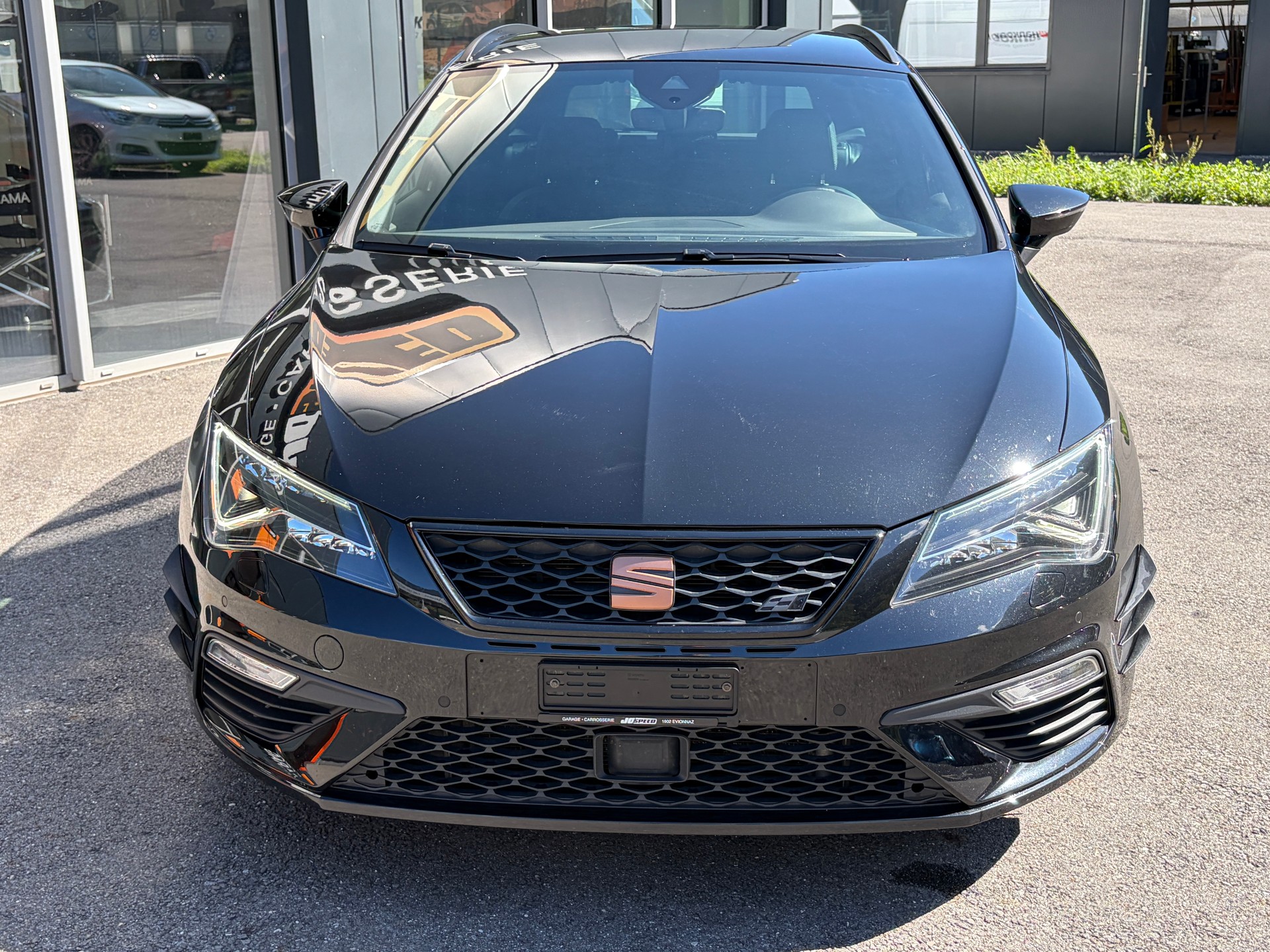 SEAT Leon 2.0 TSI Cupra 300 DSG 4Drive-showroom-element-1