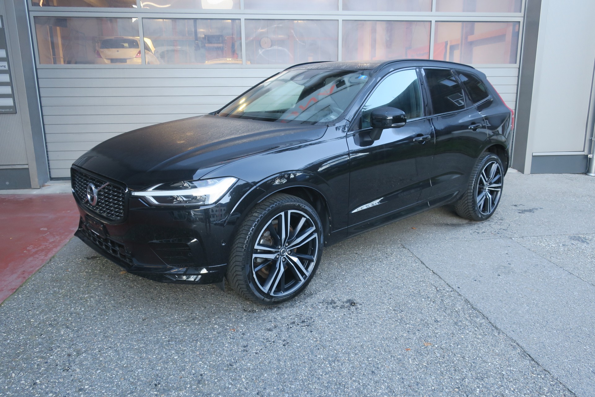 VOLVO XC60 B5 Benzin Mild Hybrid AWD R-Design Geartronic