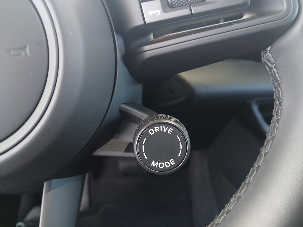 PORSCHE Macan 4-image-15