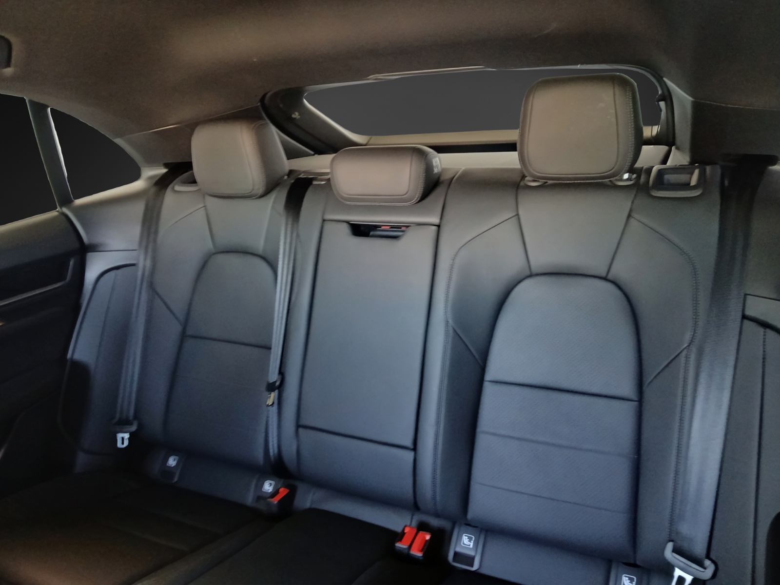 PORSCHE Macan 4-image-8