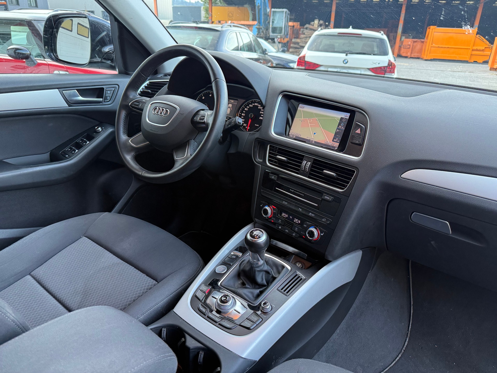 AUDI Q5 2.0 TDI-image-15