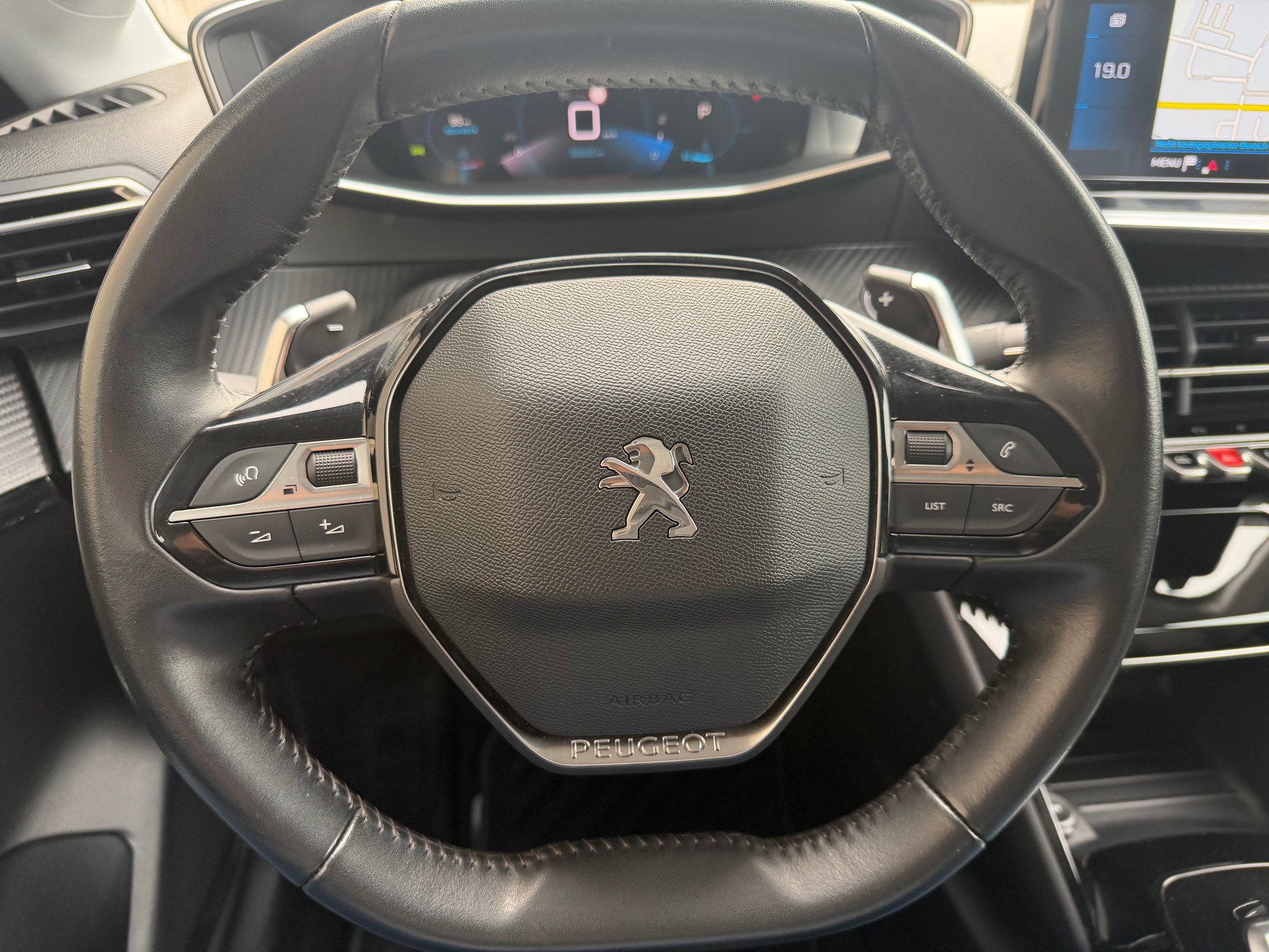 PEUGEOT 208 1.2 PureTech Allure EAT8-image-10