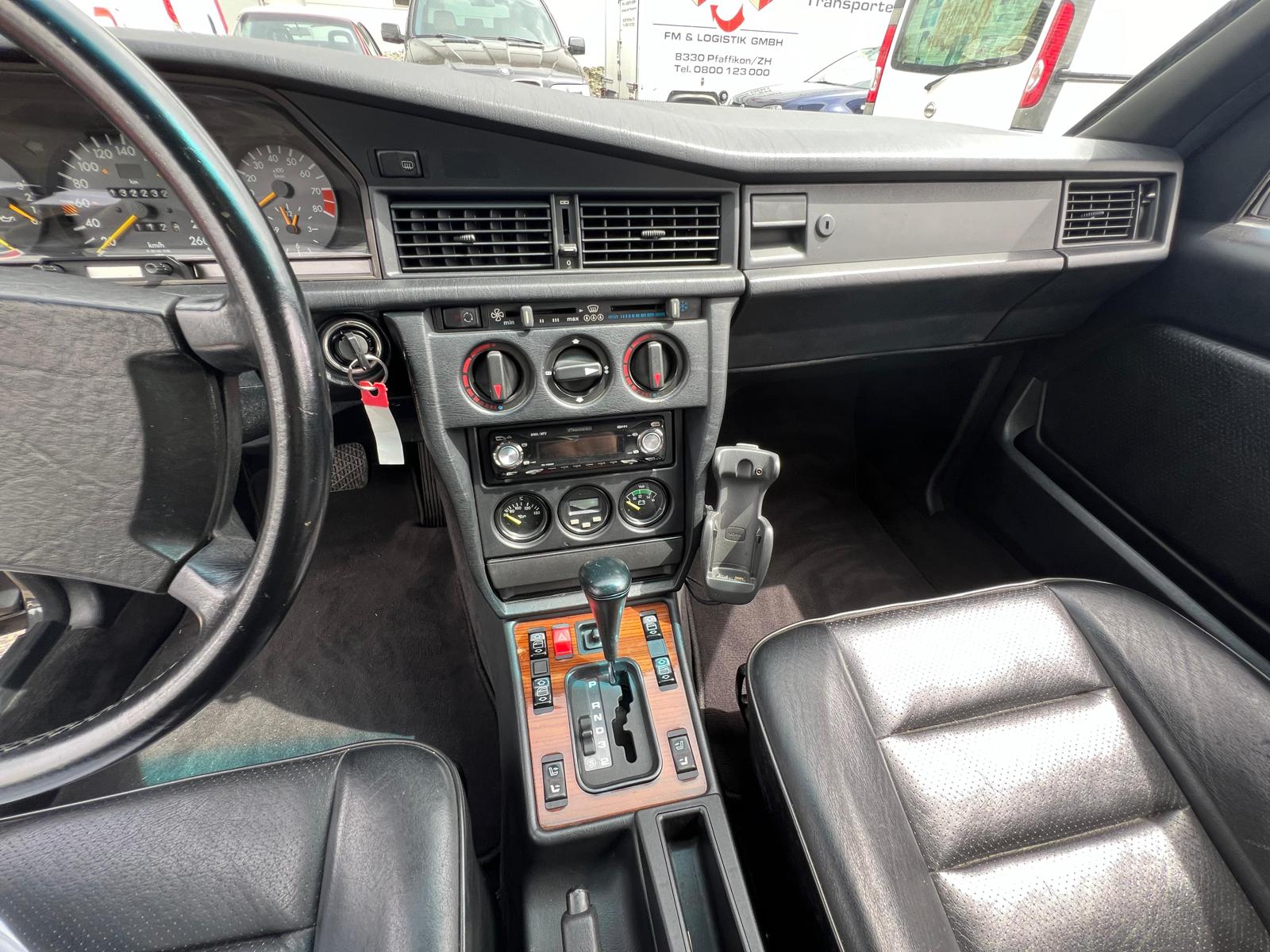 MERCEDES-BENZ 190 E 2.5-16 Automatic | Vollausstattung | Volllederausstattung in Schwarz | Elektrisches Schiebedach uvm.-image-9