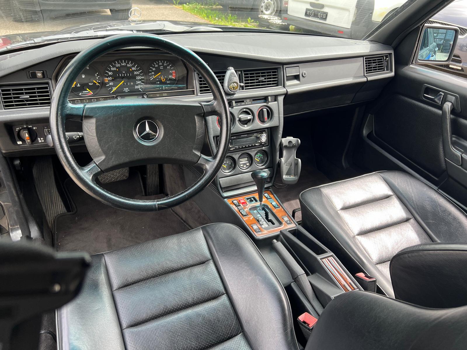 MERCEDES-BENZ 190 E 2.5-16 Automatic | Vollausstattung | Volllederausstattung in Schwarz | Elektrisches Schiebedach uvm.-image-7
