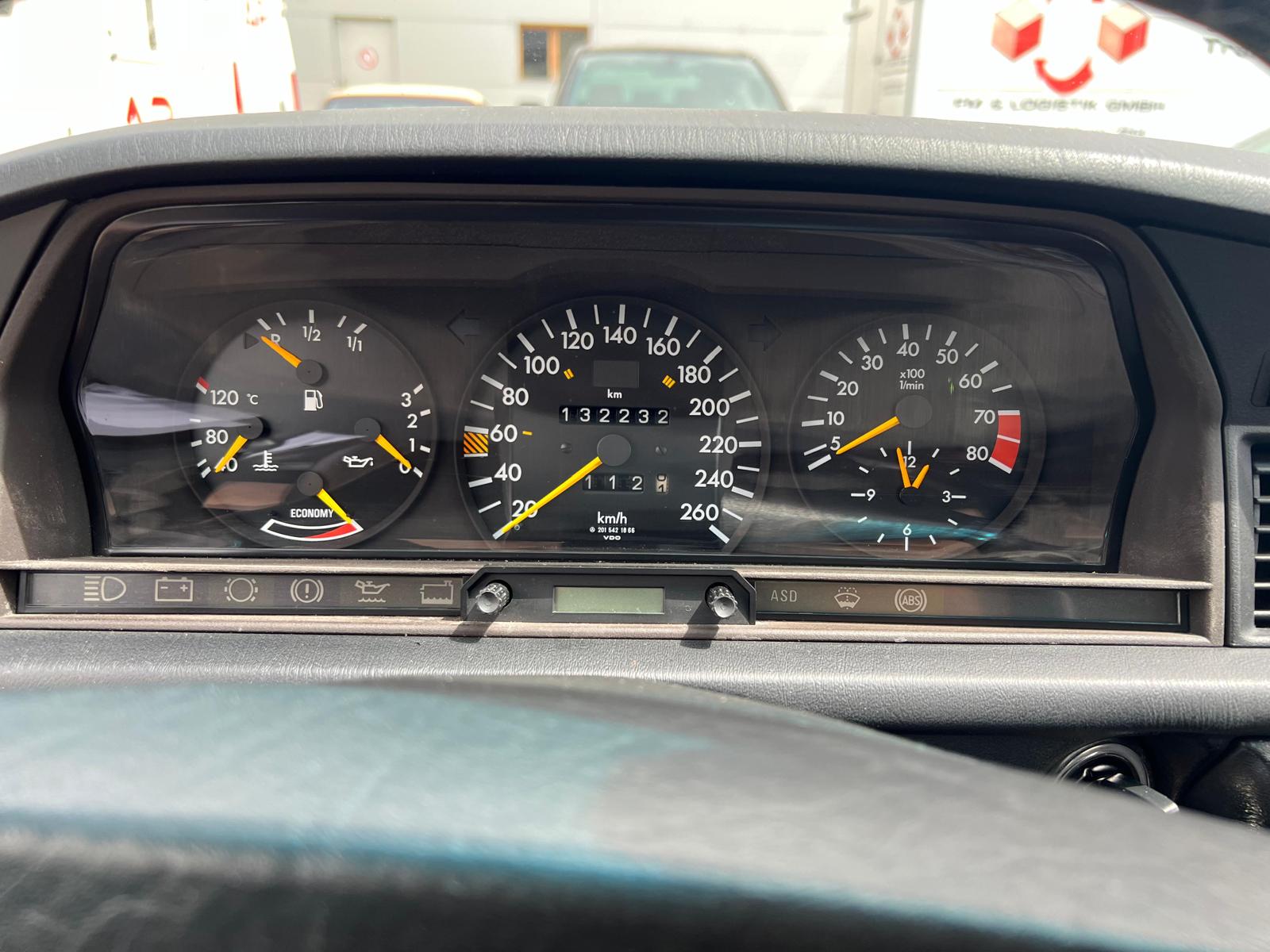 MERCEDES-BENZ 190 E 2.5-16 Automatic | Vollausstattung | Volllederausstattung in Schwarz | Elektrisches Schiebedach uvm.-image-10