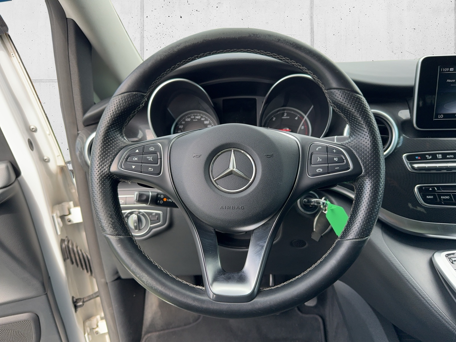 MERCEDES-BENZ V 250 d lang 4Matic 7G-Tronic-image-9