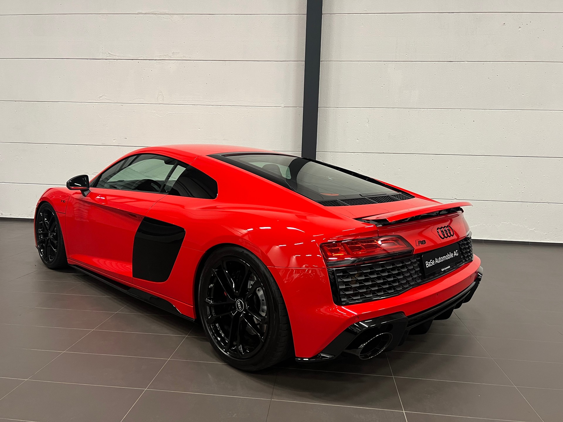 AUDI R8 Coupé RWD S-Tronic-image-13