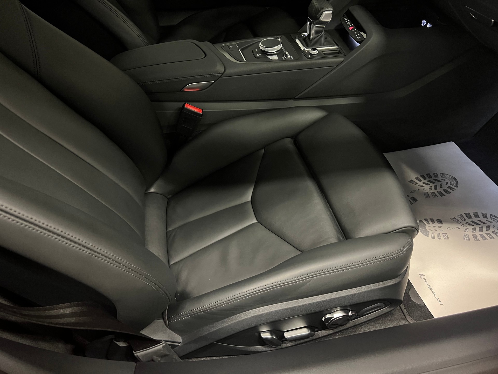 AUDI R8 Coupé RWD S-Tronic-image-21