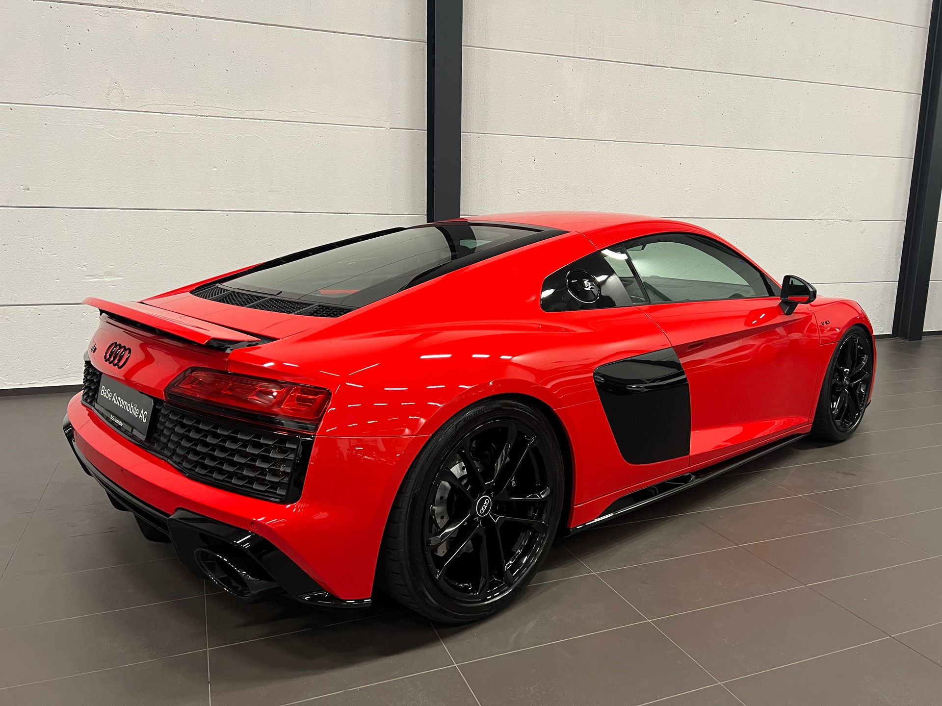 AUDI R8 Coupé RWD S-Tronic-image-12