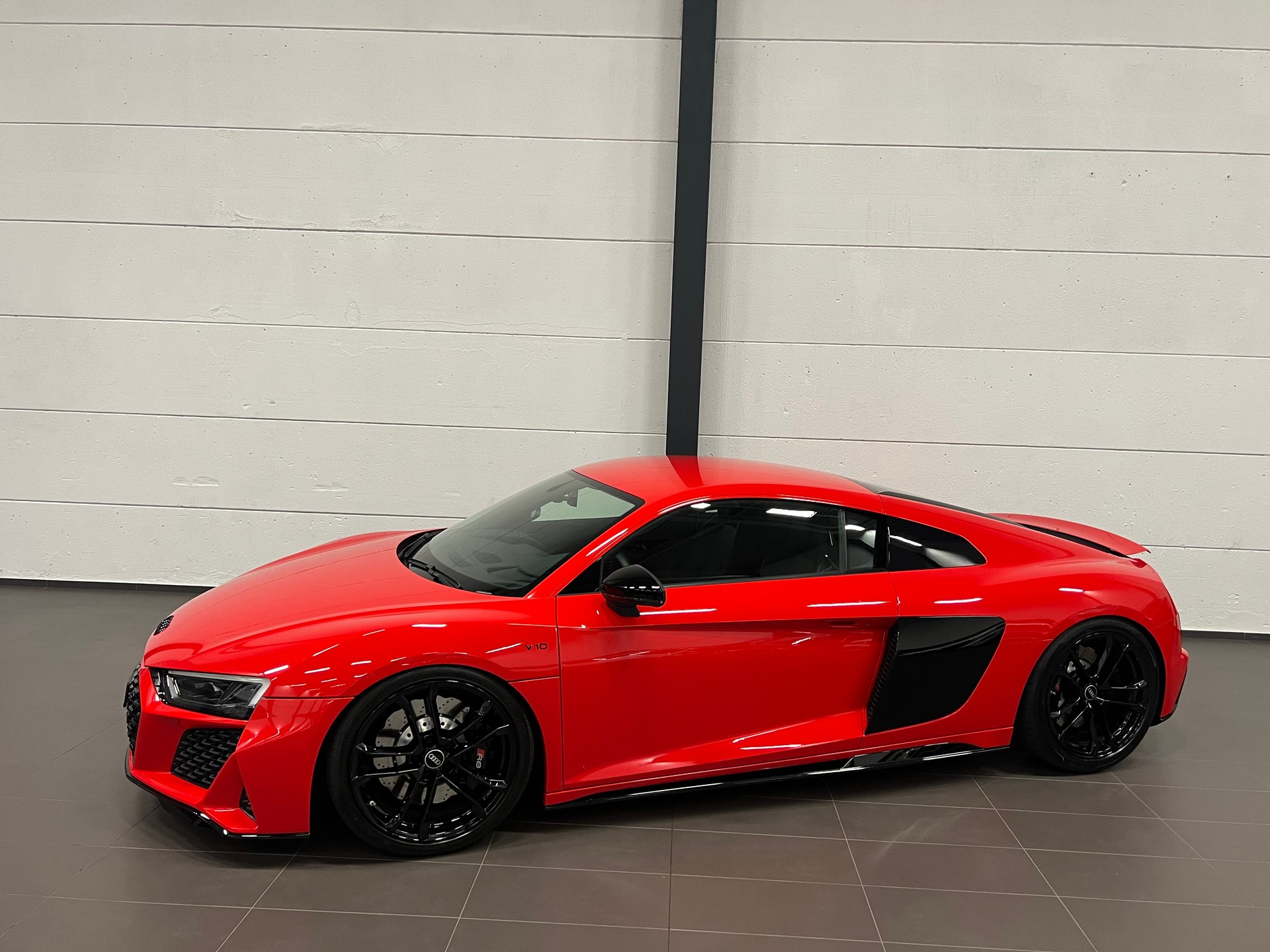 AUDI R8 Coupé RWD S-Tronic-image-4