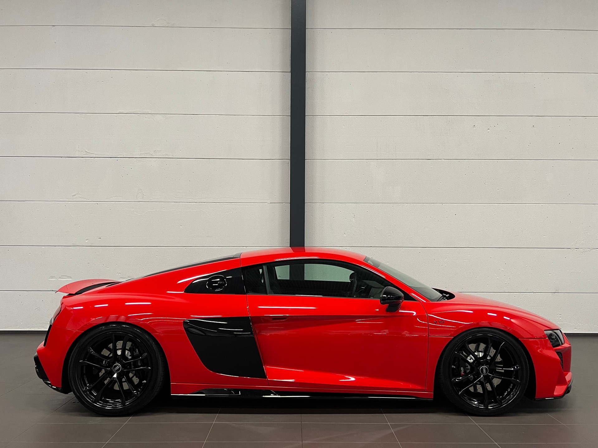 AUDI R8 Coupé RWD S-Tronic-image-8
