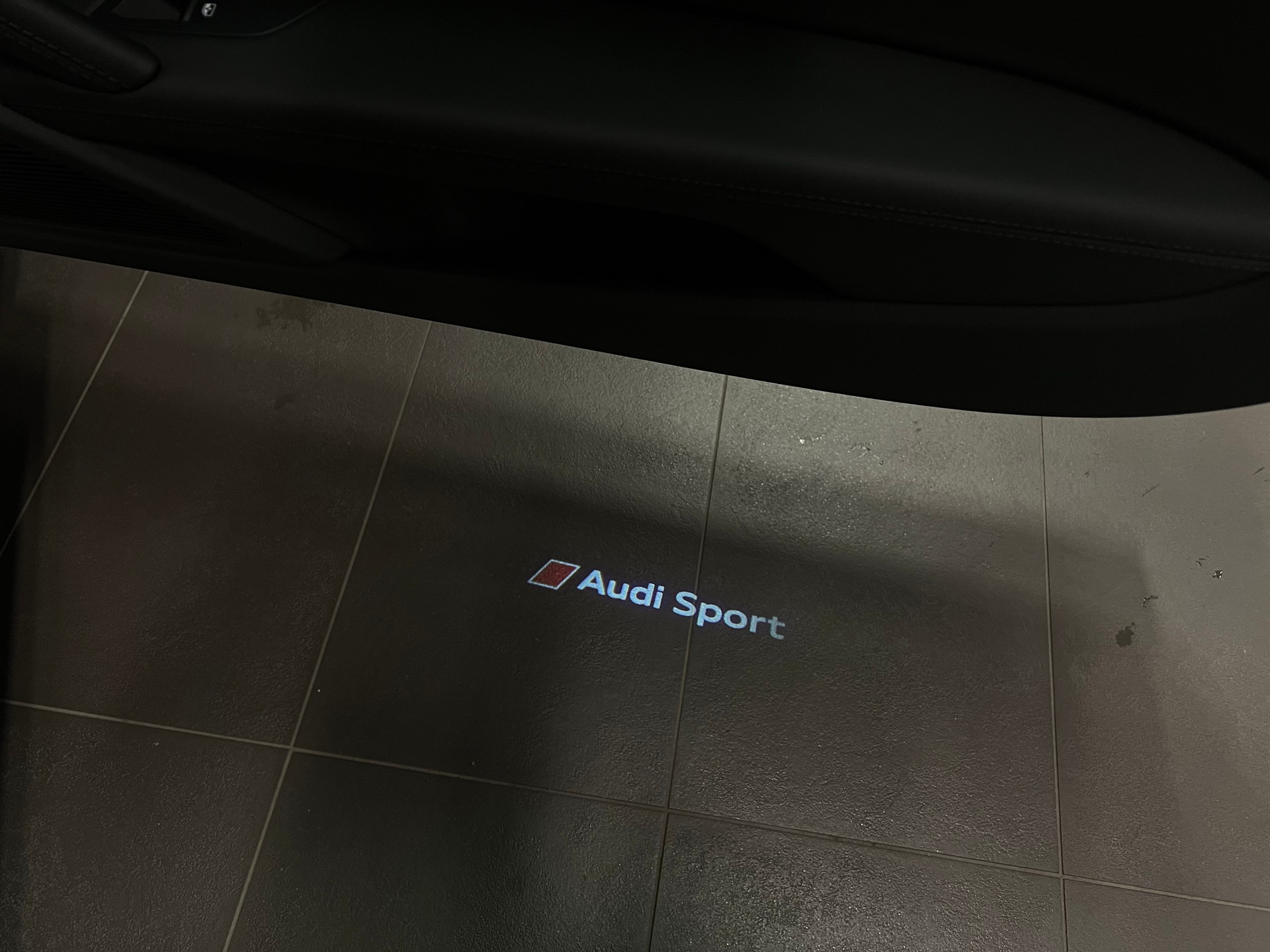 AUDI R8 Coupé RWD S-Tronic-image-25