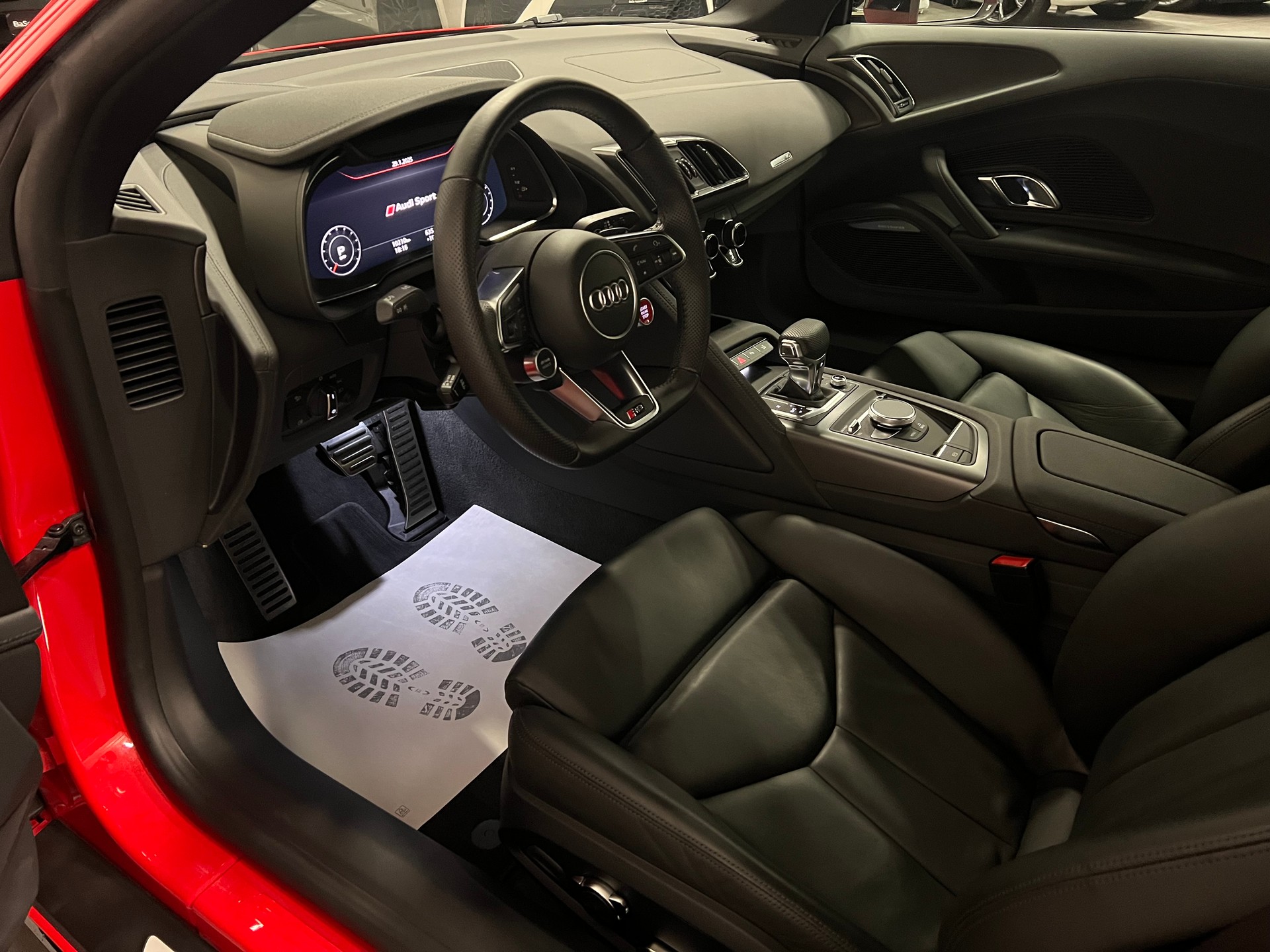 AUDI R8 Coupé RWD S-Tronic-image-16