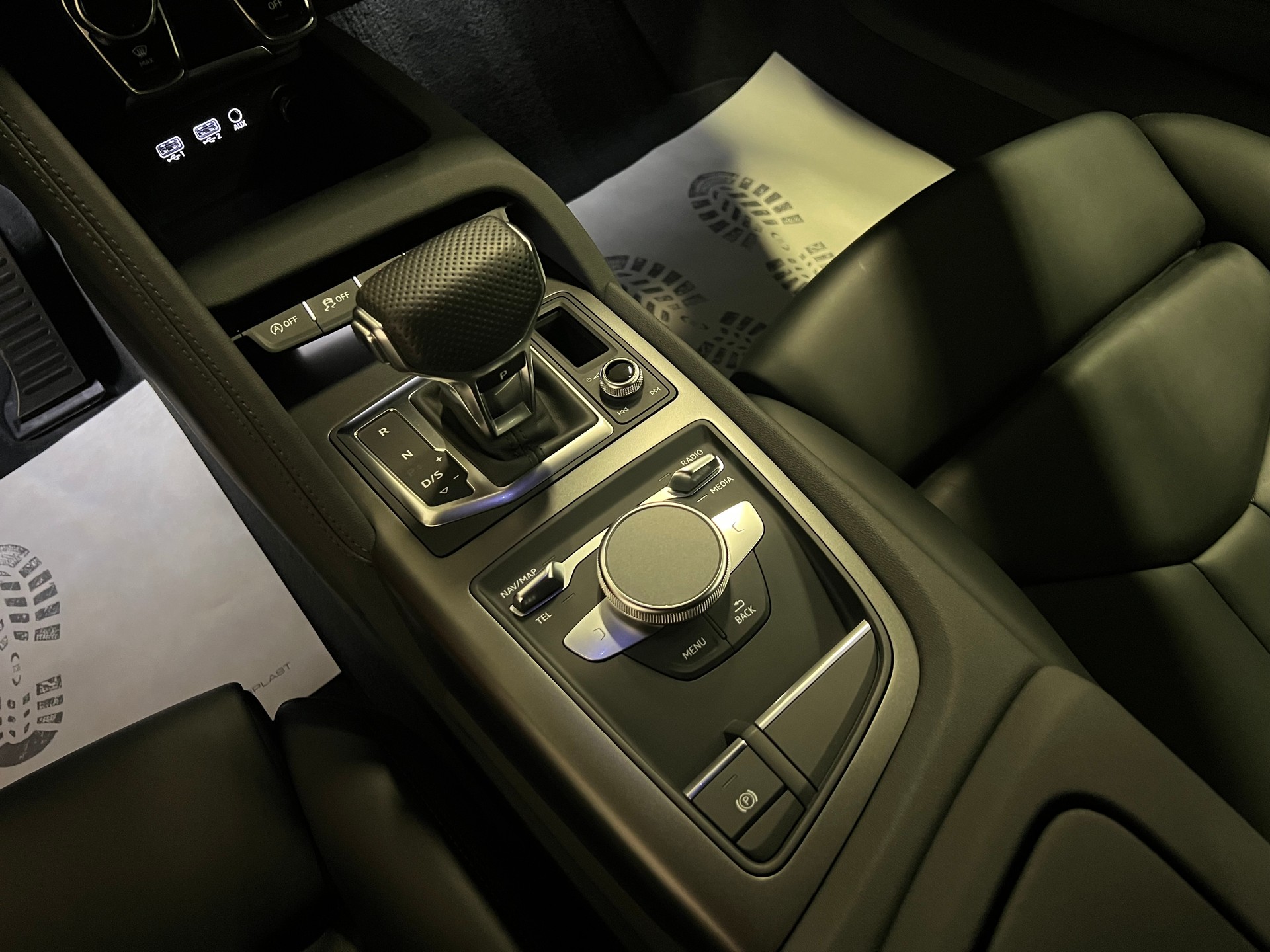 AUDI R8 Coupé RWD S-Tronic-image-24