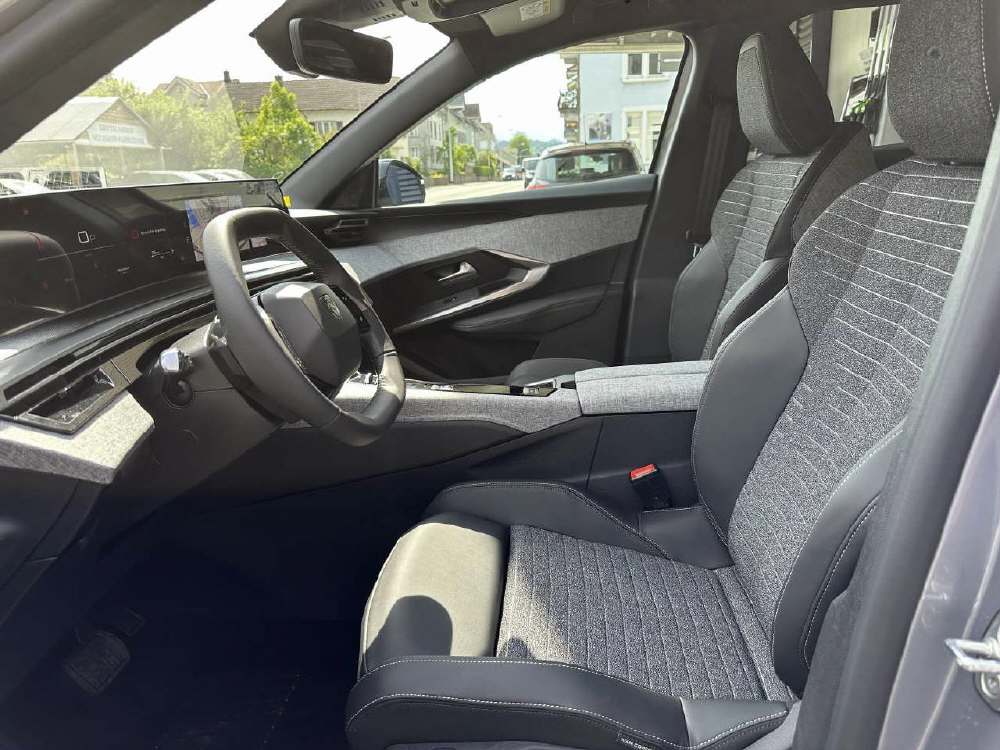 PEUGEOT 5008 1.2 Hybrid Allure Premium-image-9