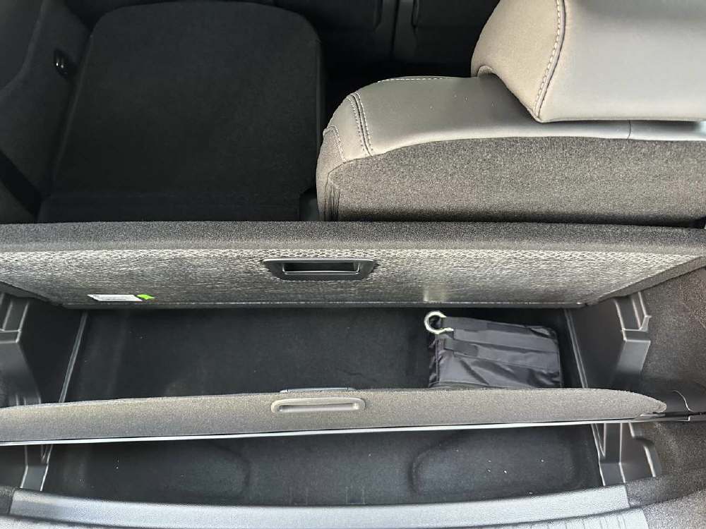 PEUGEOT 5008 1.2 Hybrid Allure Premium-image-7
