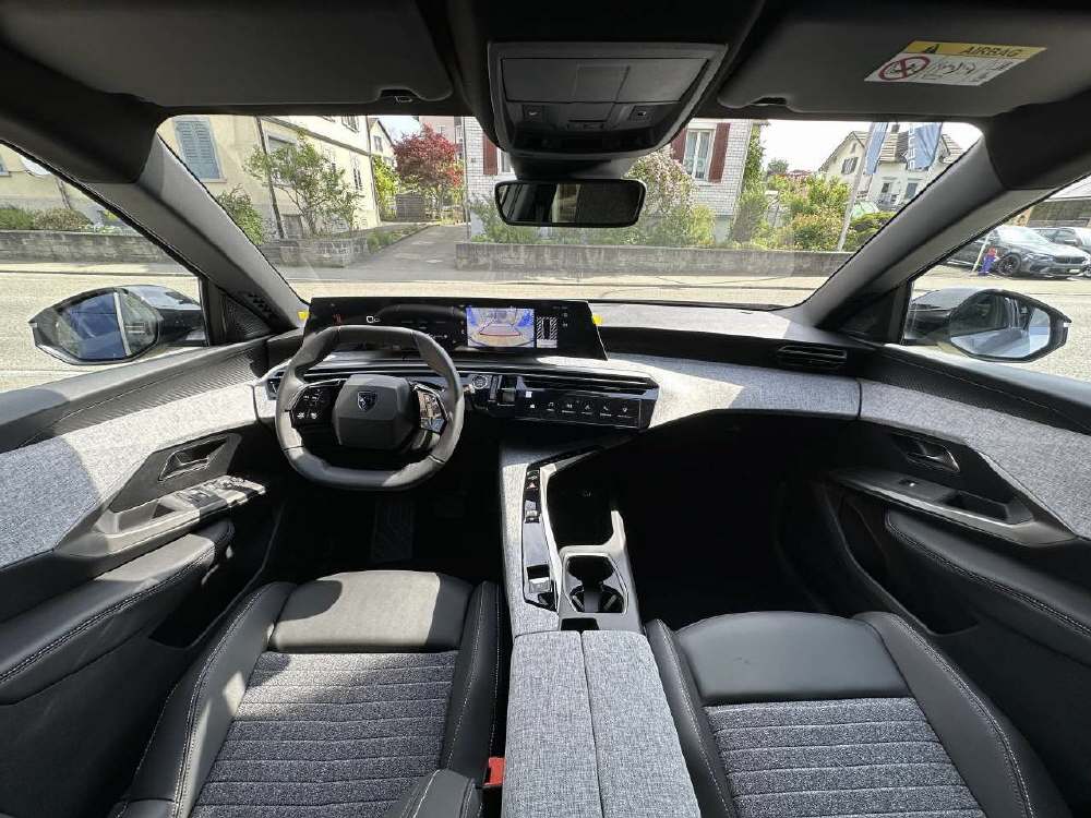 PEUGEOT 5008 1.2 Hybrid Allure Premium-image-11