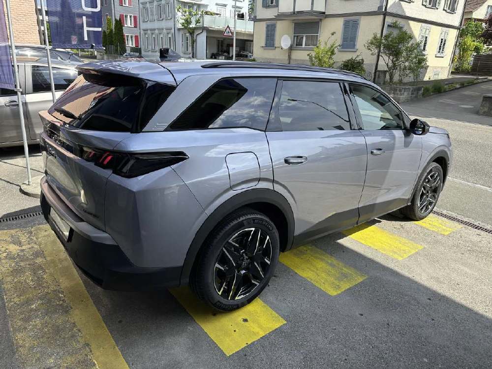 PEUGEOT 5008 1.2 Hybrid Allure Premium-image-4