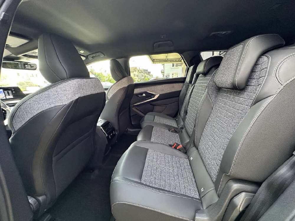 PEUGEOT 5008 1.2 Hybrid Allure Premium-image-14