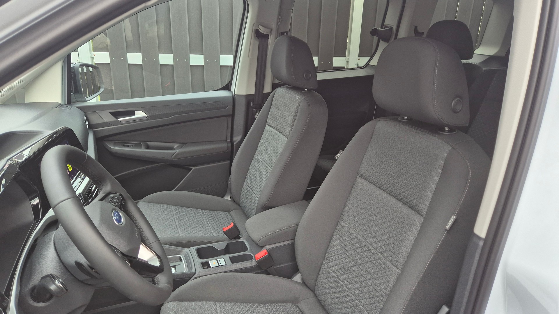 FORD Tourneo Connect 1.5 EcoBoost Titanium Automat-image-11