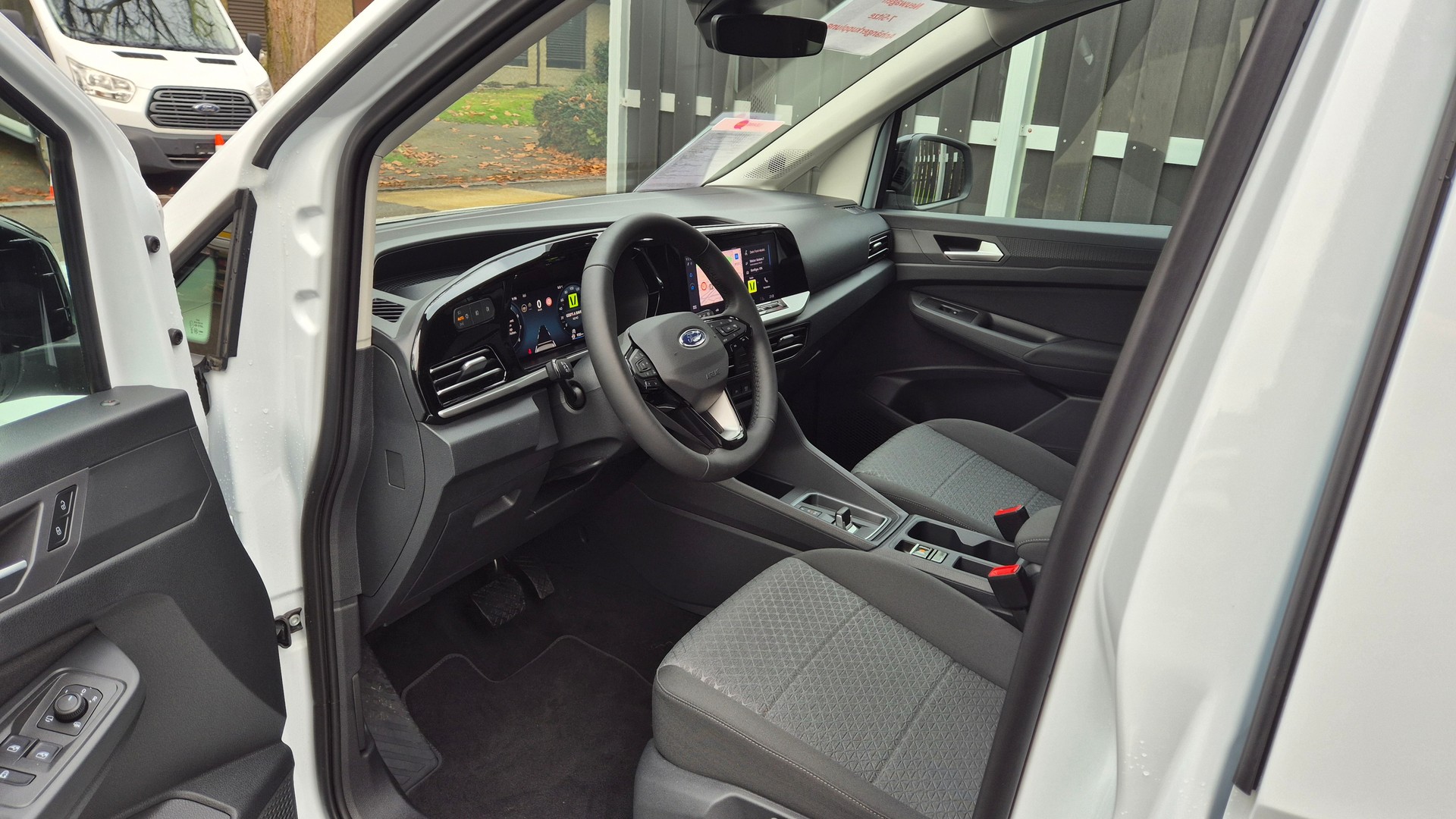 FORD Tourneo Connect 1.5 EcoBoost Titanium Automat-image-8