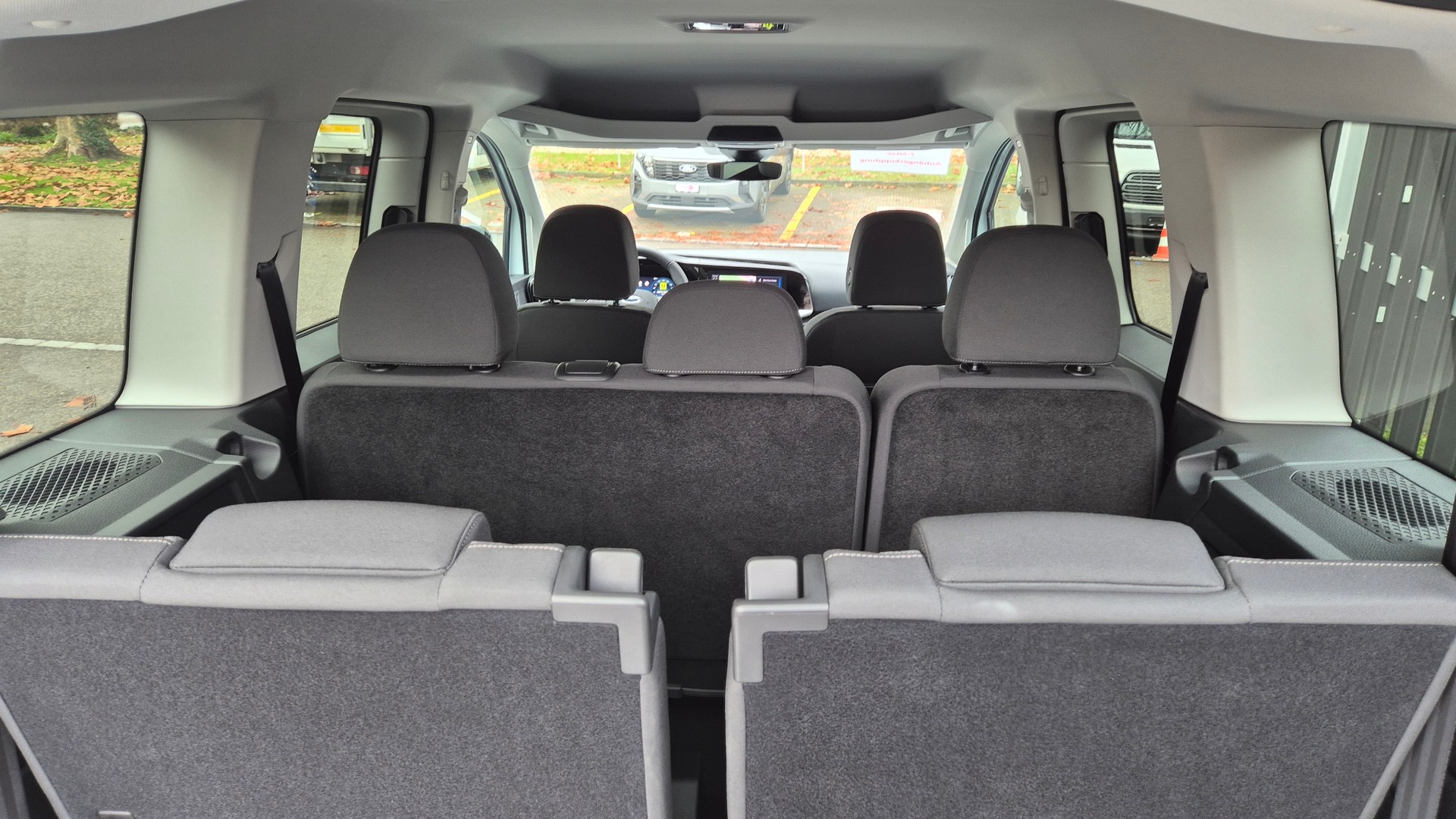 FORD Tourneo Connect 1.5 EcoBoost Titanium Automat-image-5