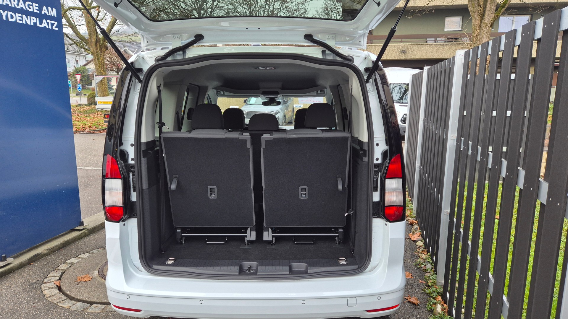FORD Tourneo Connect 1.5 EcoBoost Titanium Automat-image-4