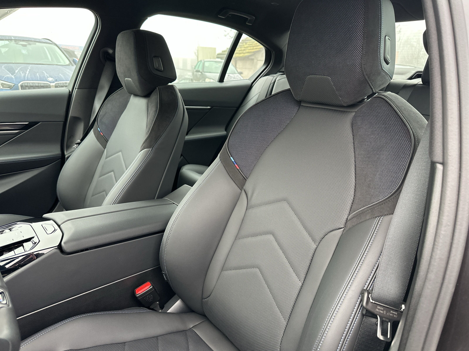BMW i5 M60 xDrive-image-9