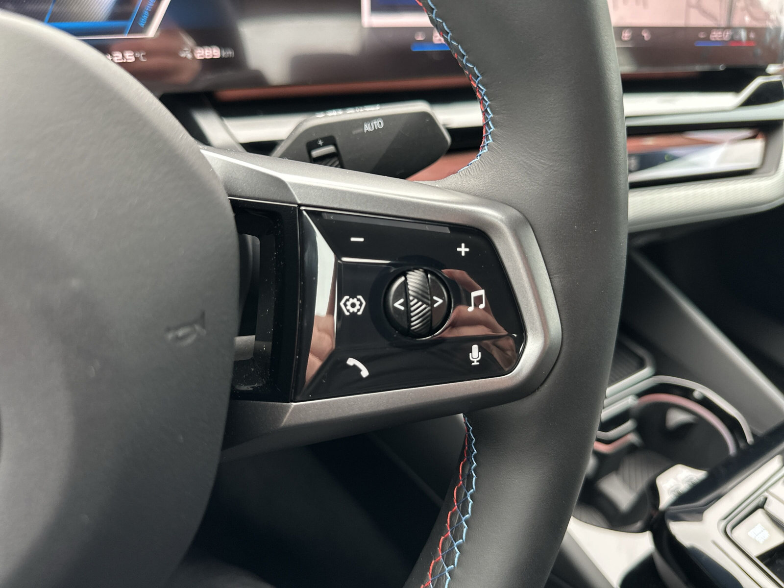 BMW i5 M60 xDrive-image-12