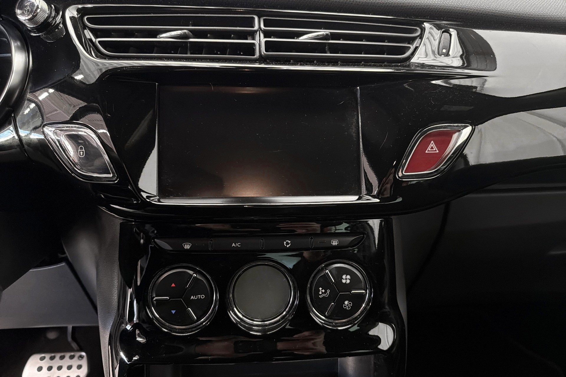 DS AUTOMOBILES DS 3 1.2 PureTech SO Chic EAT-image-11