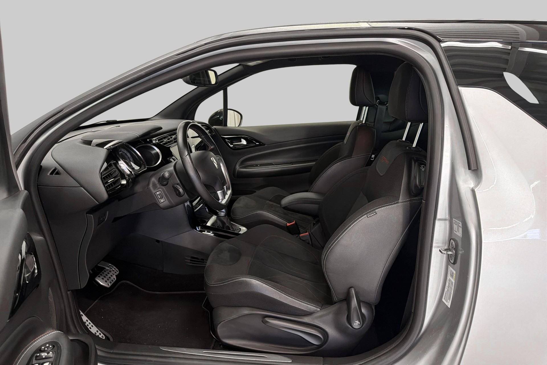 DS AUTOMOBILES DS 3 1.2 PureTech SO Chic EAT-image-7