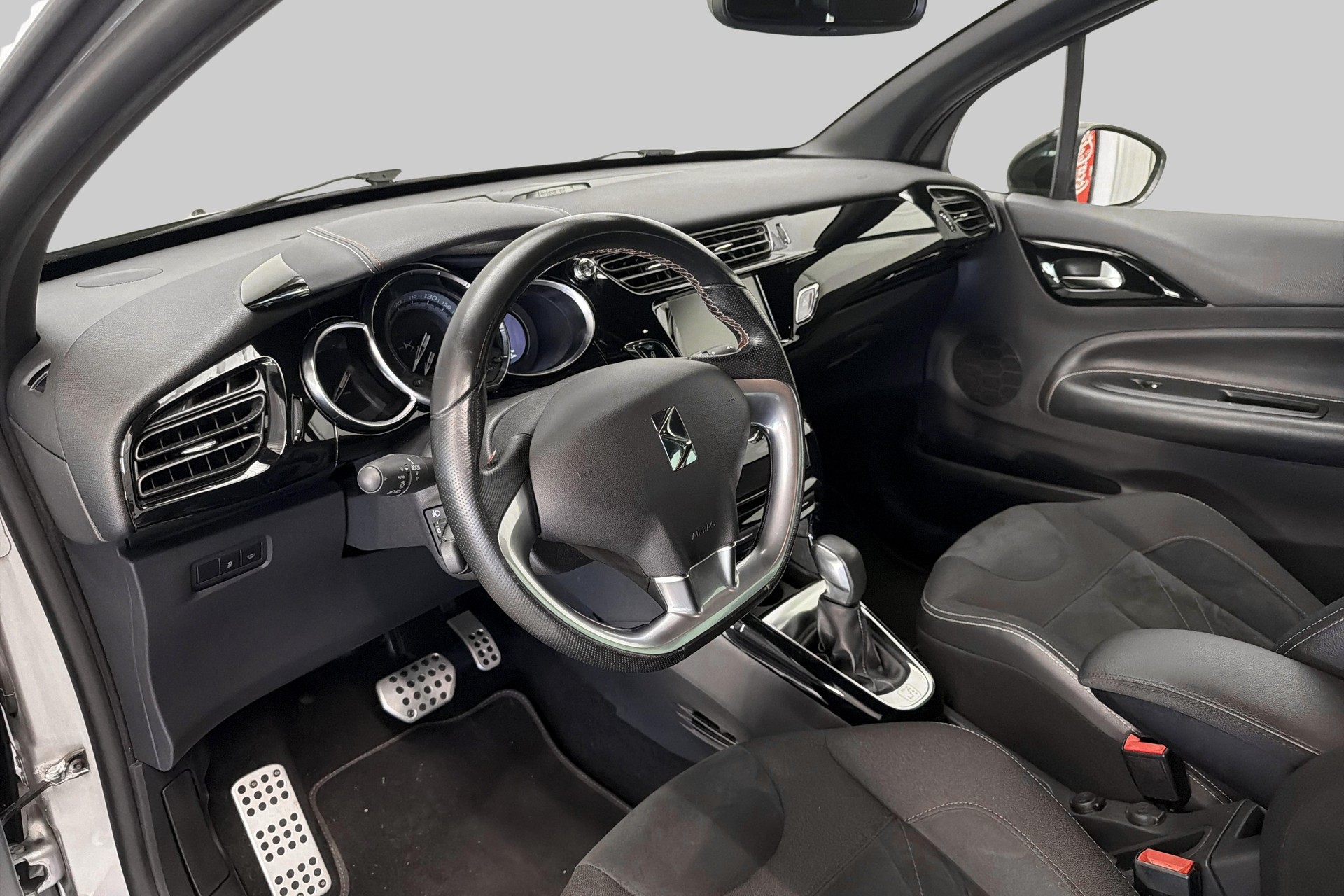 DS AUTOMOBILES DS 3 1.2 PureTech SO Chic EAT-image-8