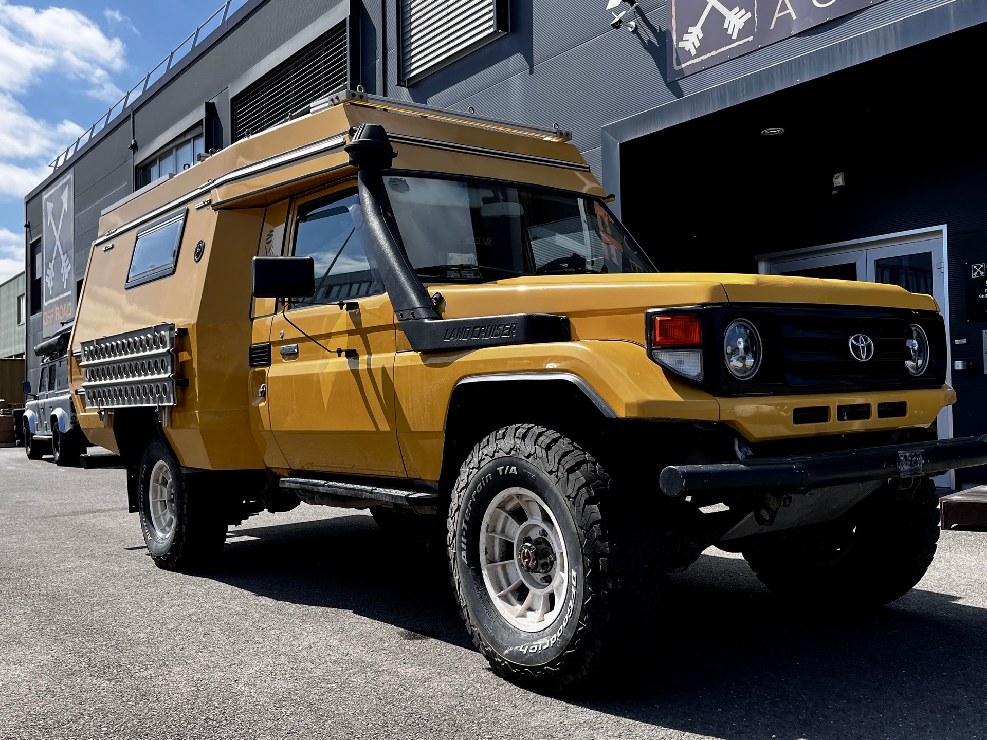 TOYOTA HZJ79 Innovation Camper